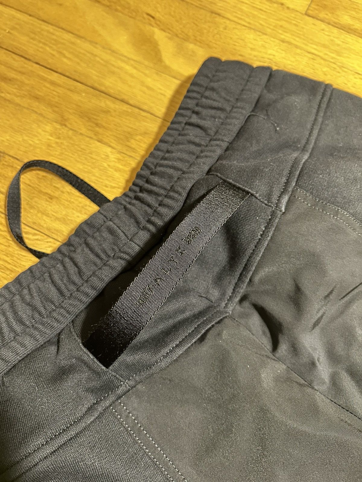 1017 ALYX 9SM ALYX hybrid cargo sweatpants Size US 31 - 3 Thumbnail