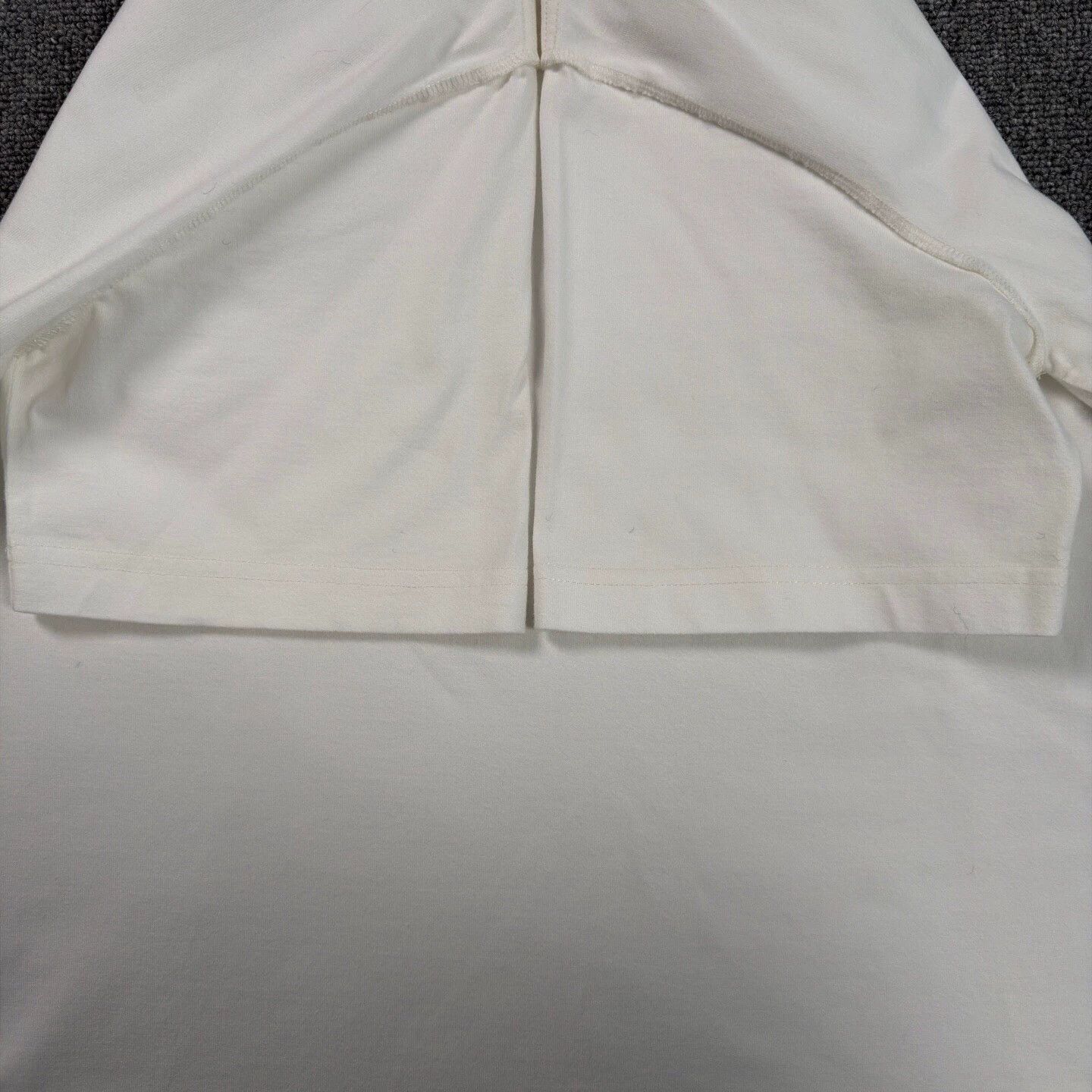 Louis Vuitton LV Embossed Logo White Short Sleeve Tee M Near New Size US M / EU 48-50 / 2 - 6 Thumbnail