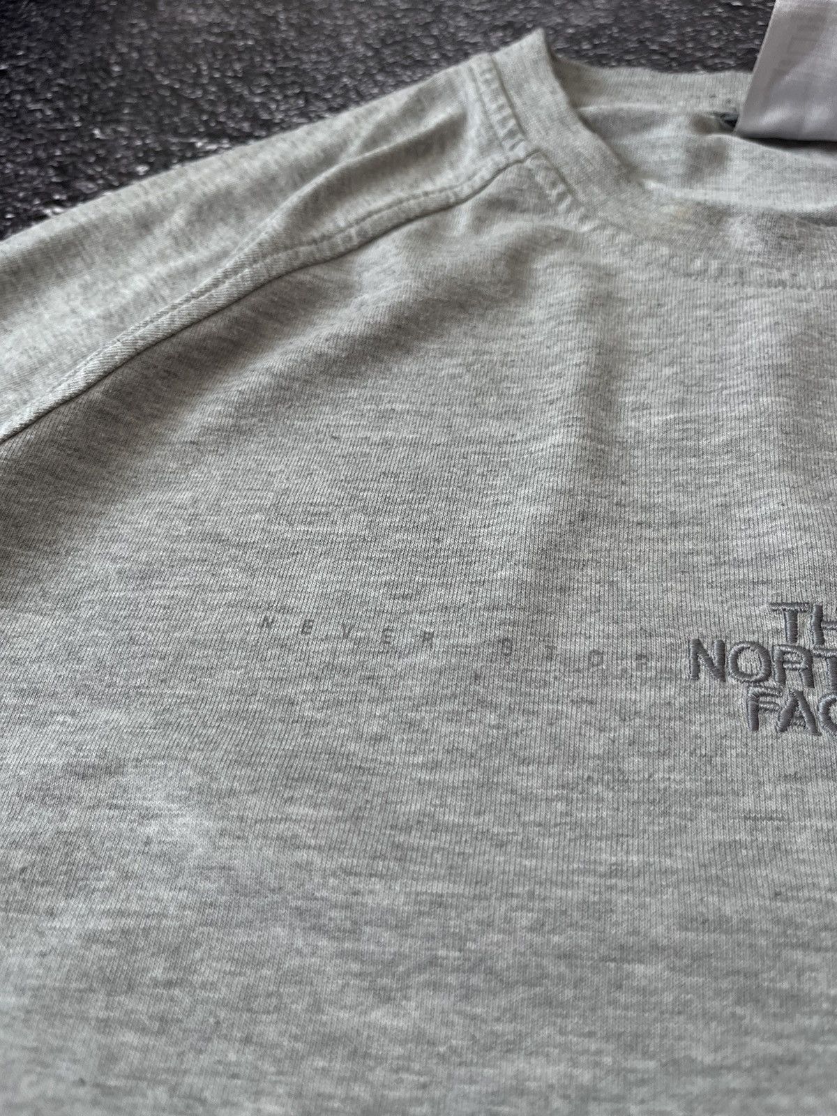 The North Face Rare The North Face Y2K Vintage Center Logo Grey Longsleeve Size US M / EU 48-50 / 2 - 5 Thumbnail