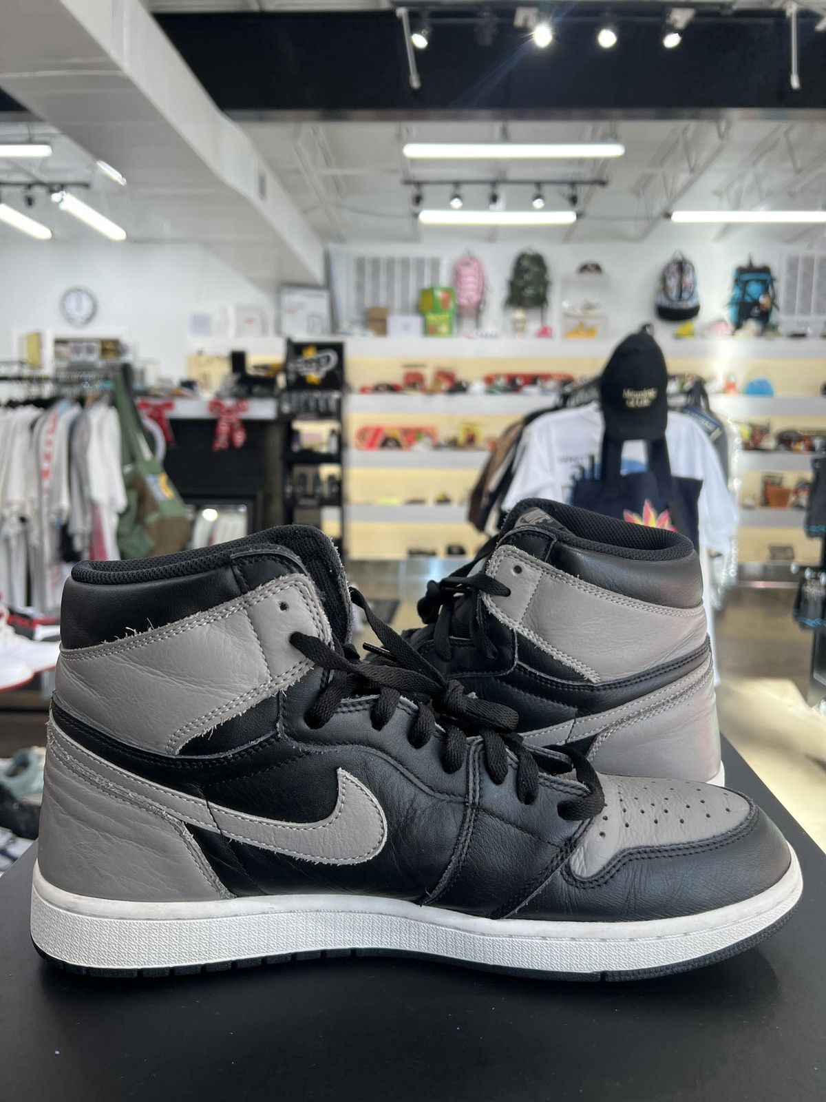 Jordan Brand × Nike Air Jordan 1 High Shadow Sz. 13 Size US 13 / EU 46 - 4 Thumbnail