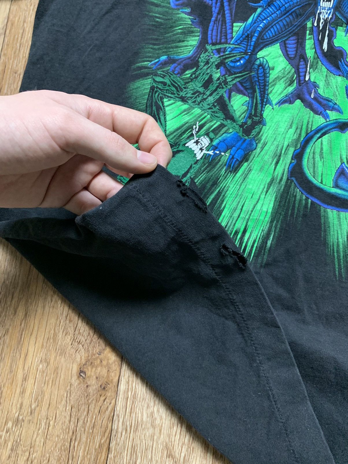 Vintage Vintage distressed Aliens Movie over print graphic t shirt Size US XL / EU 56 / 4 - 15 Thumbnail
