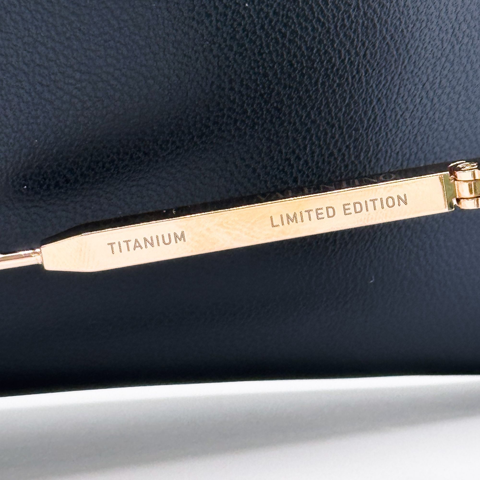Valentino NEW VALENTINO SUNGLASSES VLS-168A LIMITED EDITION GOLD/GREEN Size ONE SIZE - 8 Thumbnail