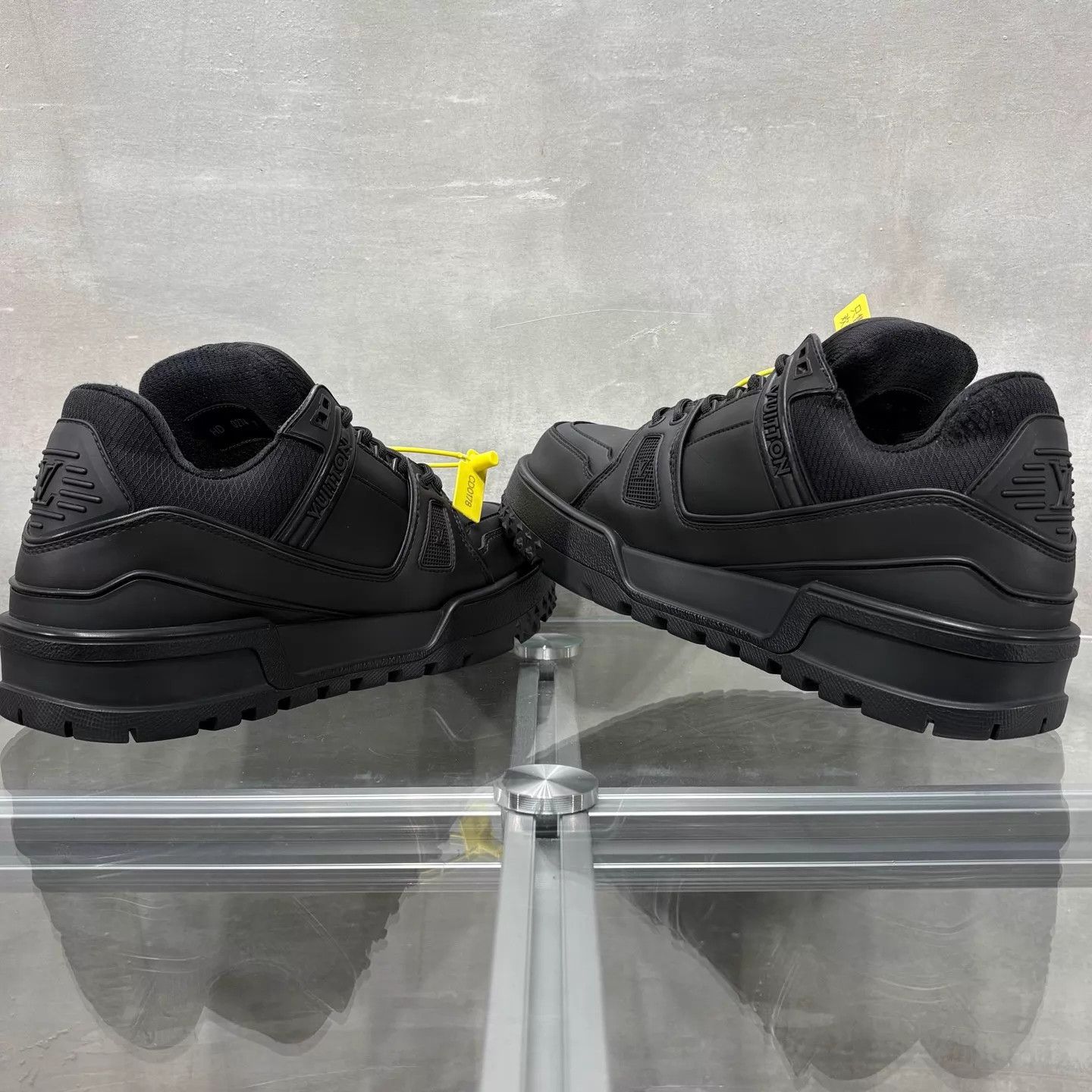 Louis Vuitton LV Trainer Ski Series Black UK7 (41) Size US 8 / EU 41 - 5 Thumbnail