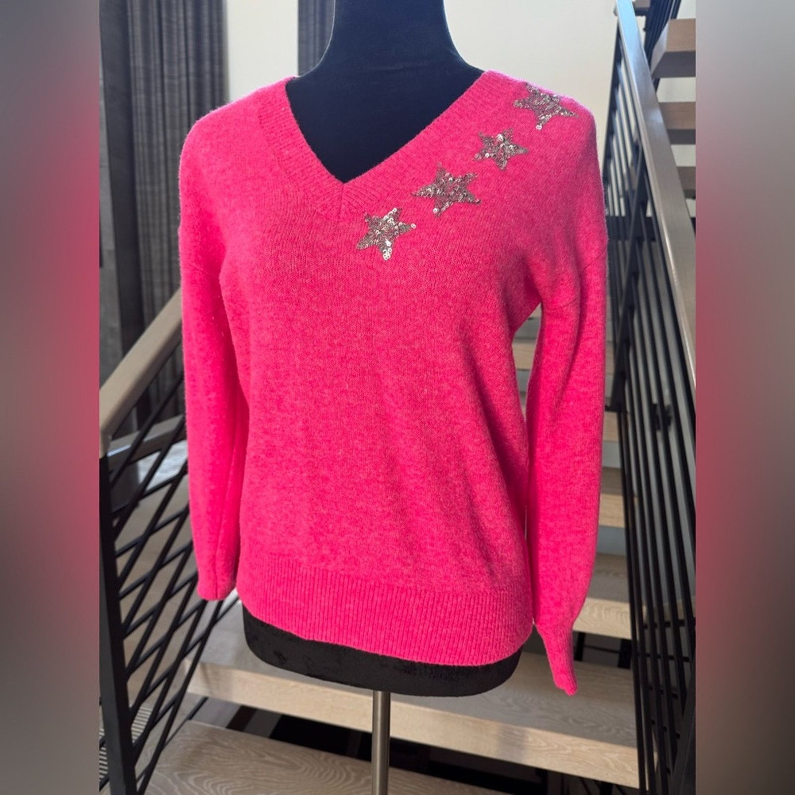 Loft New LOFT Pink V-Neck Sweater Silver Star Accents size XS Size S / US 4 / IT 40 - 3 Thumbnail