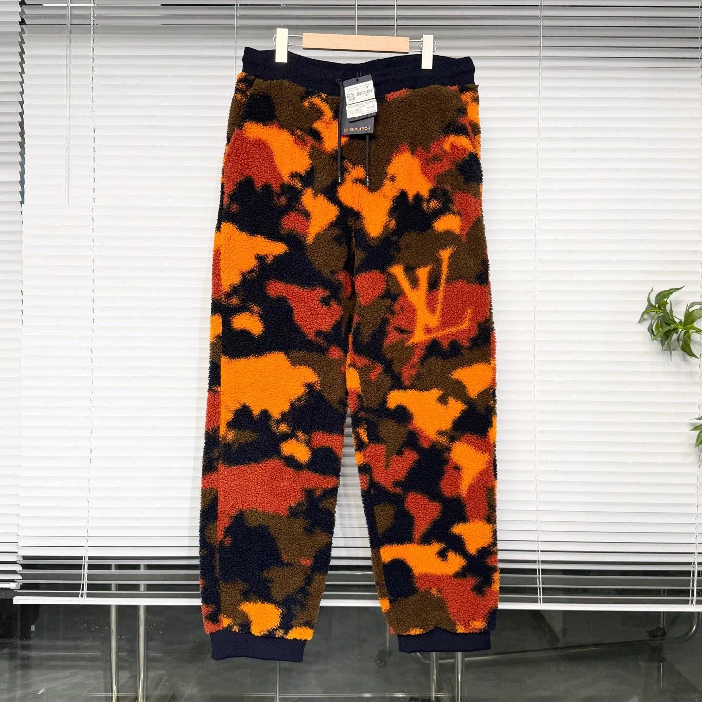 Louis Vuitton LV Teddy Fleece Gradient Print Drawstring Joggers XL Orange Size US 42 / EU 58 - 1 Thumbnail