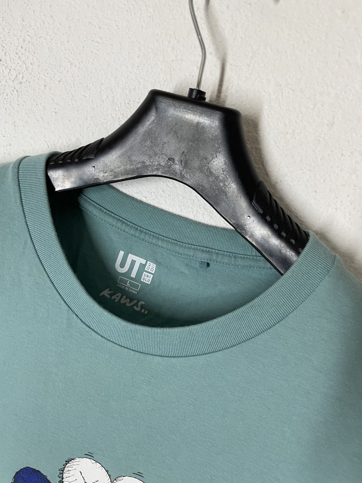 Kaws × Uniqlo Uniqlo X Kaws T Shirt tee Size US L / EU 52-54 / 3 - 3 Thumbnail