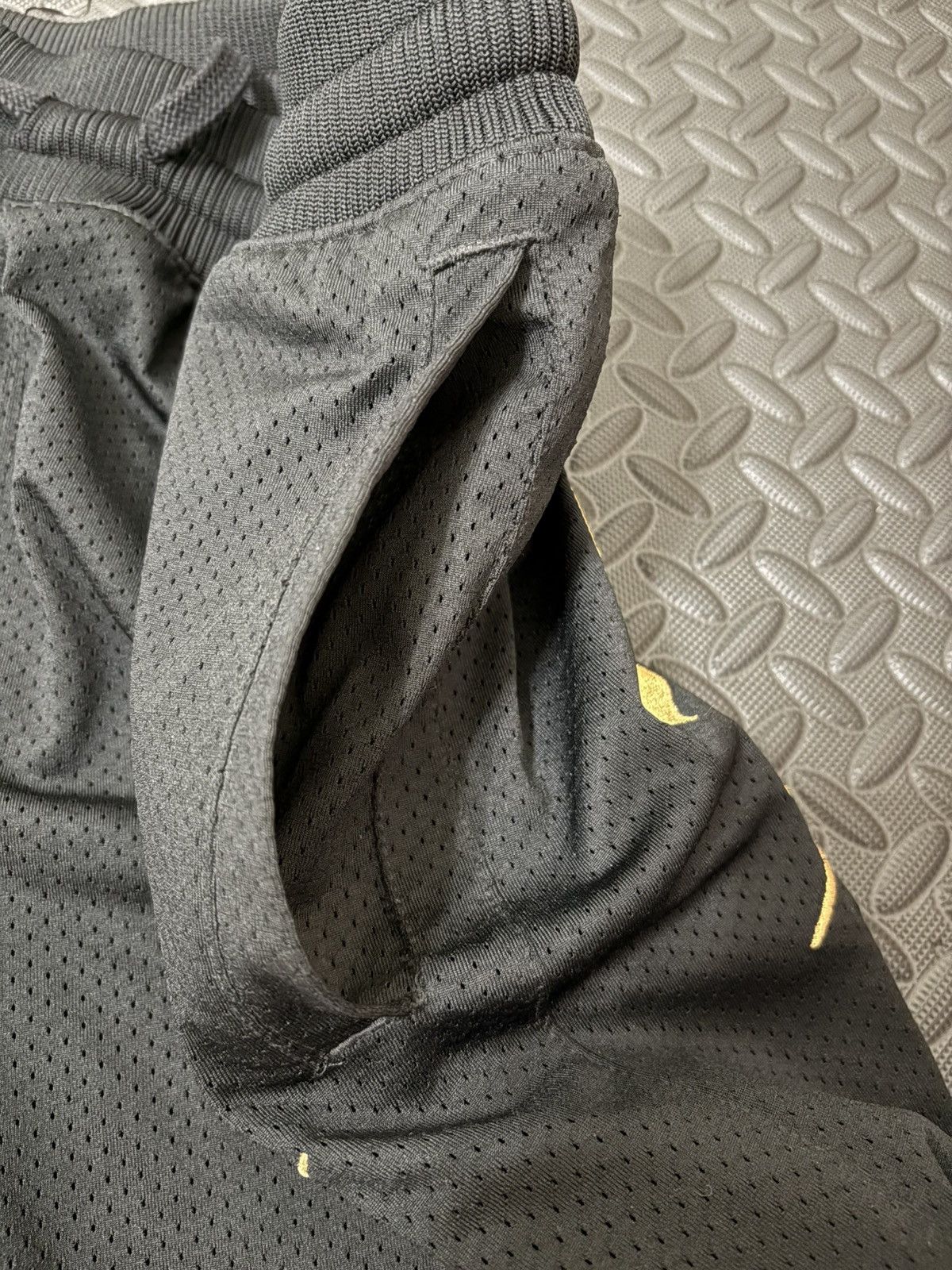 Kith × Nike Kith x Nike Lebron Cloak Shorts Size L Size US 34 / EU 50 - 3 Thumbnail