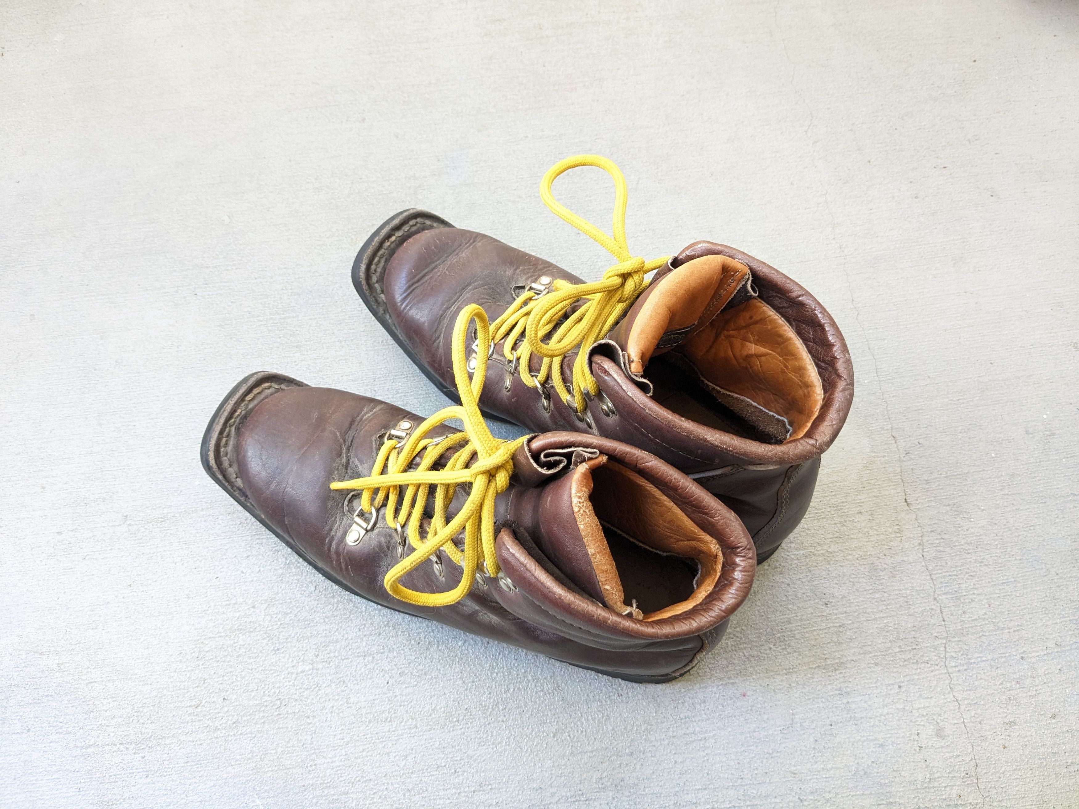 Vintage Vasque Ski Boots Brown 11 EE Wide Italy Hiking