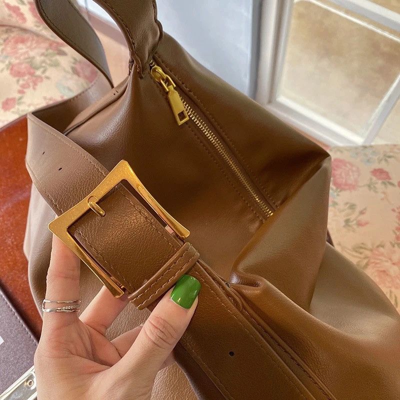 Japanese Brand × Vintage Capacity messenger crossbody unisex PU Leather Shoulder Bag Size ONE SIZE - 4 Thumbnail