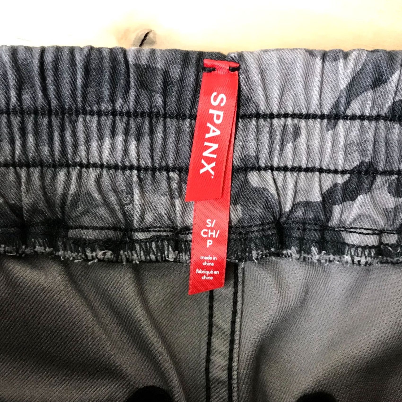 Spanx SPANX Jogger Pants Womens S Gray Camo Elastic Waist Pull-On Size 28" / US 6 / IT 42 - 7 Thumbnail