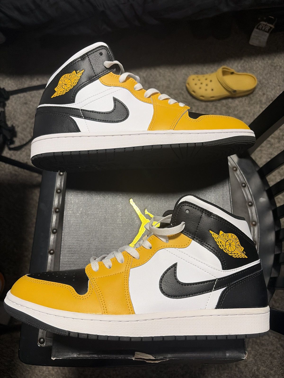 Jordan Brand Jordan 1 Mid Yellow Ochre Size US 10.5 / EU 43-44 - 2 Thumbnail