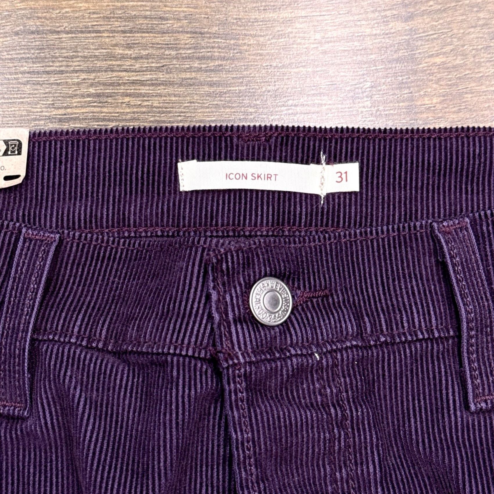 Levi's Levi's Icon Skirt Womens 31 Corduroy Mid Rise Mini Burgundy Cotton Pockets Logo Button Size 24" / US 00 / IT 34 - 3 Thumbnail