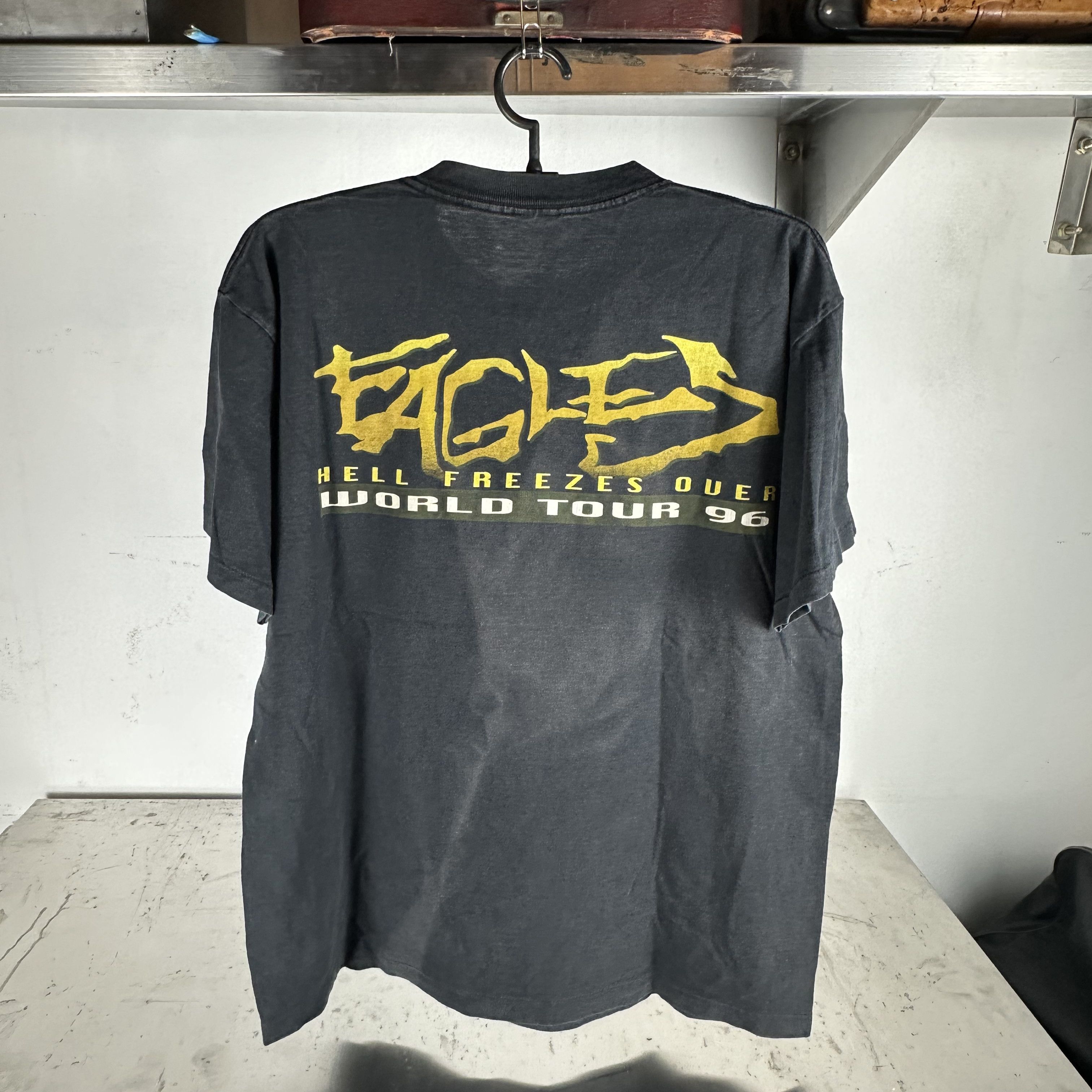 Vintage ​1996 Eagles Hell Freezes Over World Tour Graphic Tee Size US XL / EU 56 / 4 - 2 Thumbnail