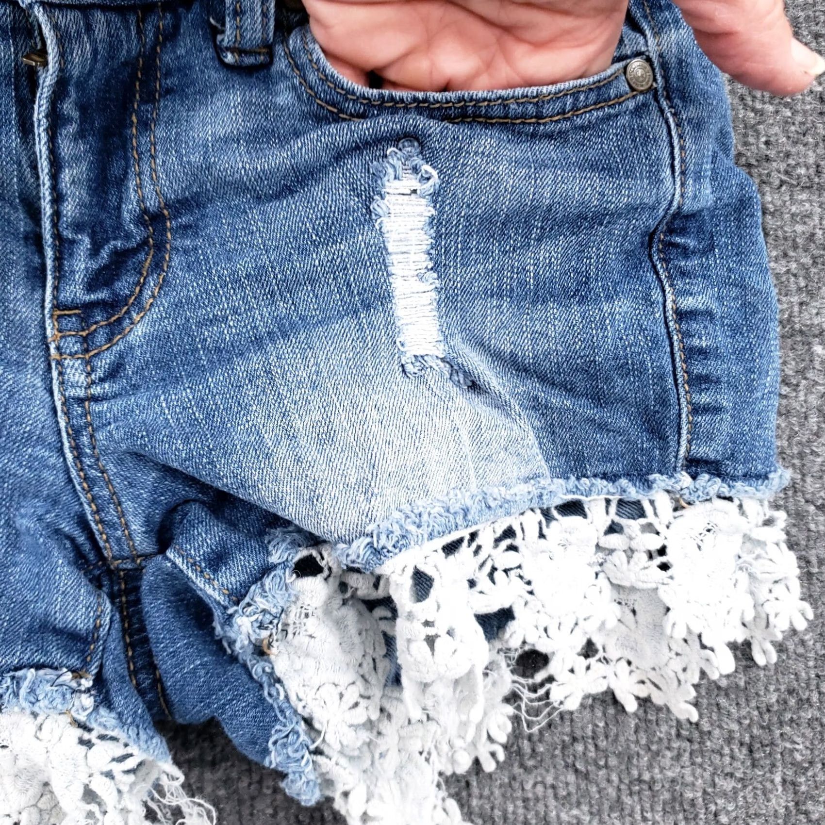Vintage Altar'd State Shorts Womens 25 Blue Hot Pants Low Rise Crochet Trim Stone Denim Size 42" / US 20 - 7 Thumbnail