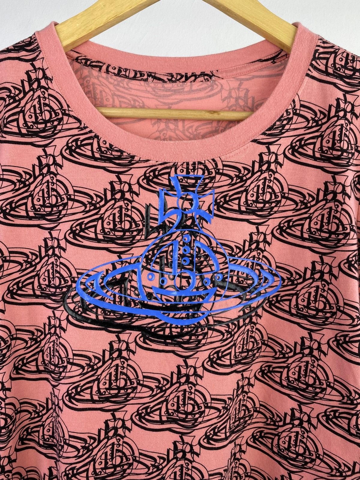 Vivienne Westwood Vivienne Westwood Iconic Orb Monogram Fullprint Tshirt Size XS / US 0-2 / IT 36-38 - 2 Thumbnail
