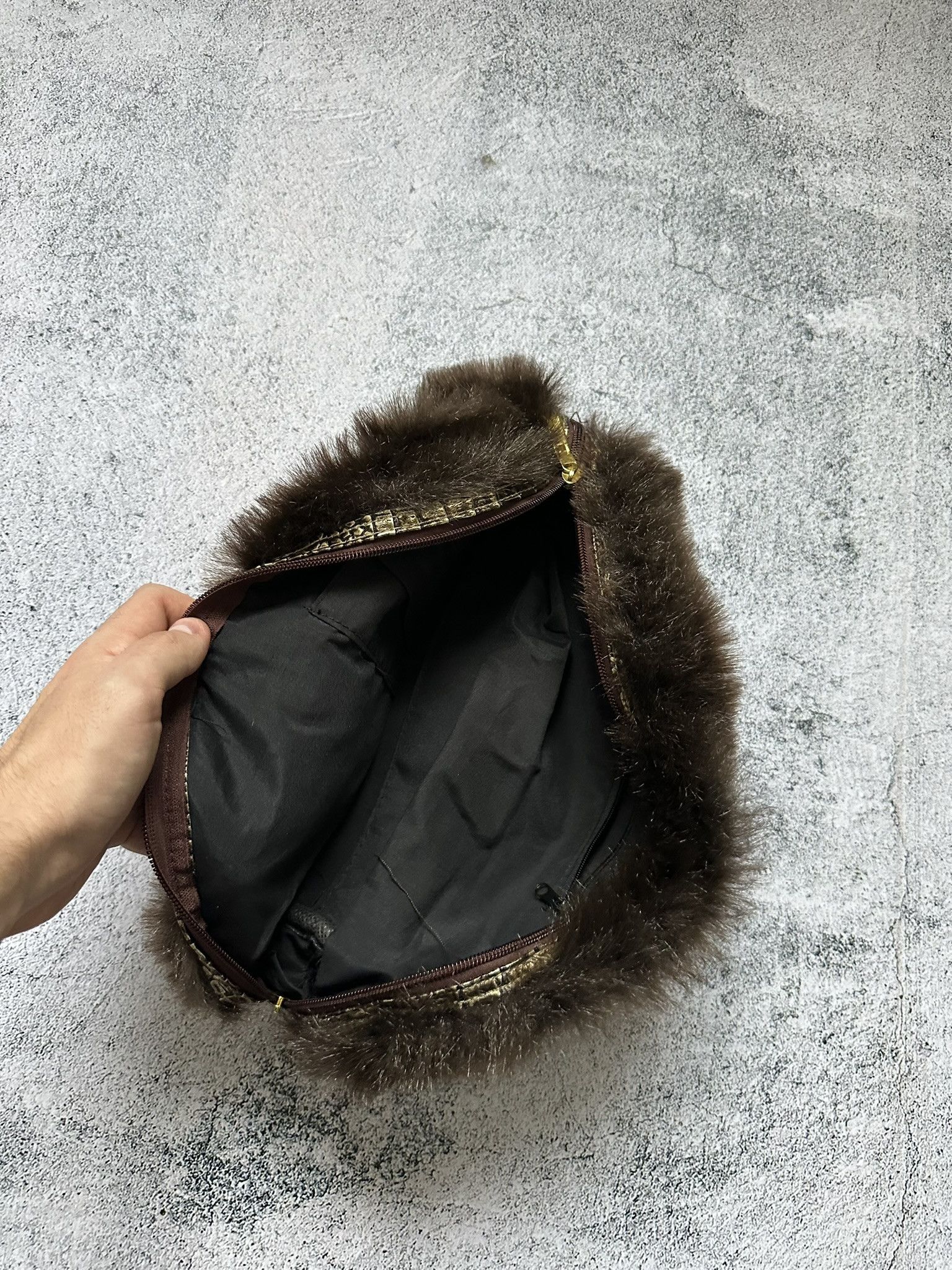 Japanese Brand Faux Fur Nandle Bag Japan Style Y2K Brown Size ONE SIZE - 7 Thumbnail
