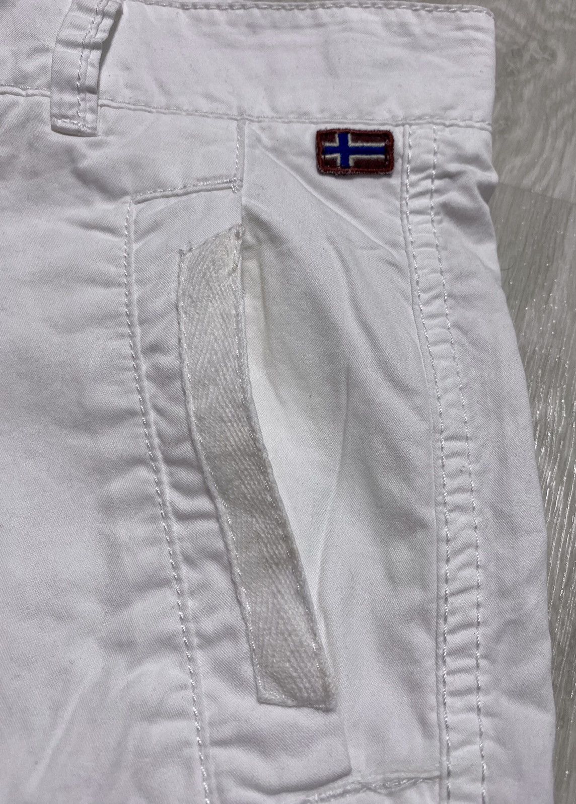 Napapijri Women’s Napapijri White Multipocket Cargo Shorts Logo Size 28" / US 6 / IT 42 - 10 Thumbnail