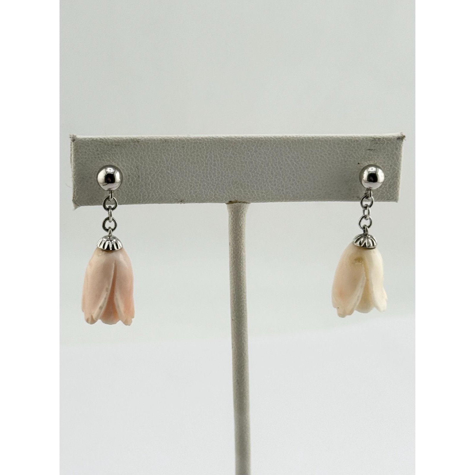 Vintage Vintage carved stone Rose flower dangle drop earrings Size ONE SIZE - 3 Thumbnail