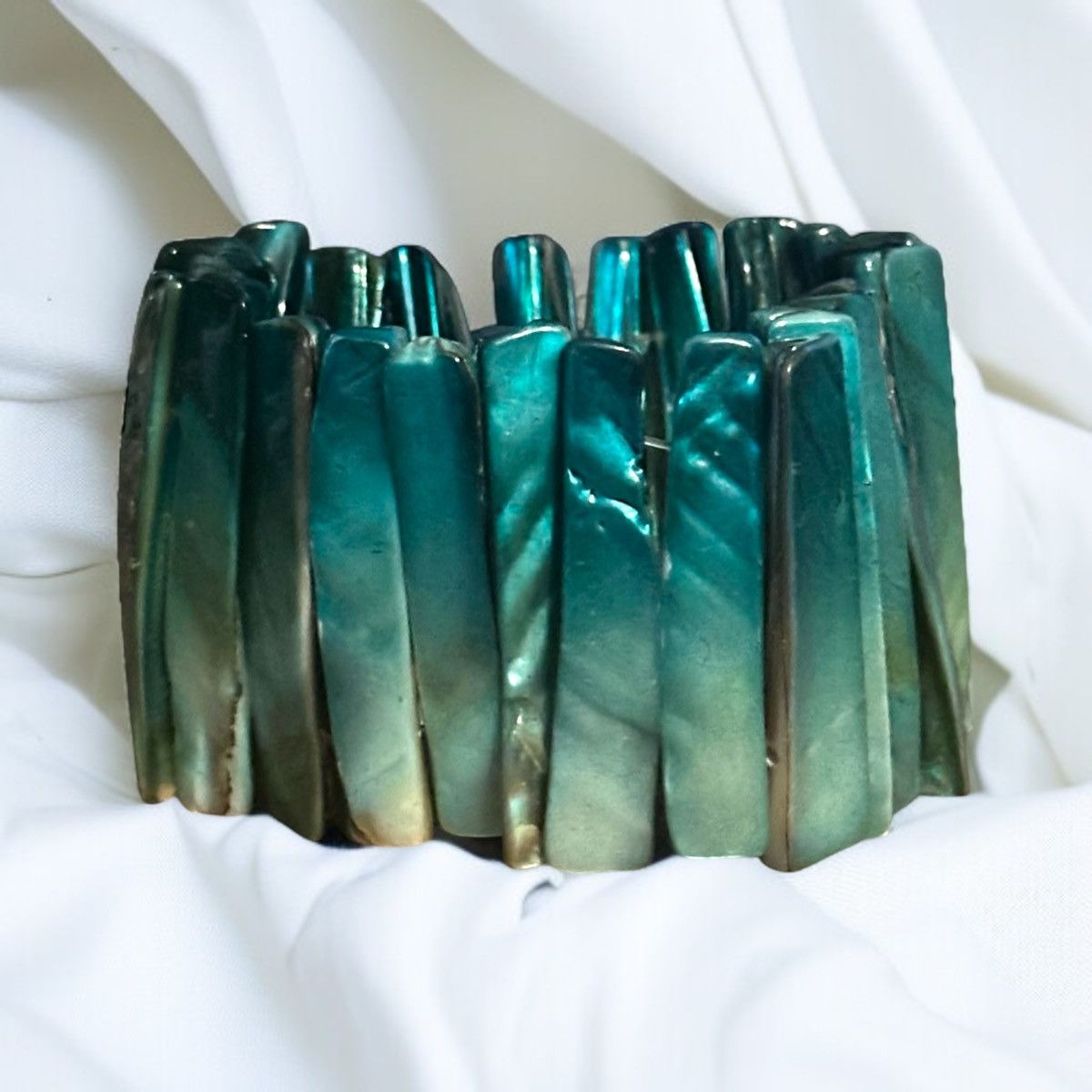 Vintage Vintage dyed mother of pearl abalone shell stretch bracelet Size ONE SIZE - 1 Thumbnail