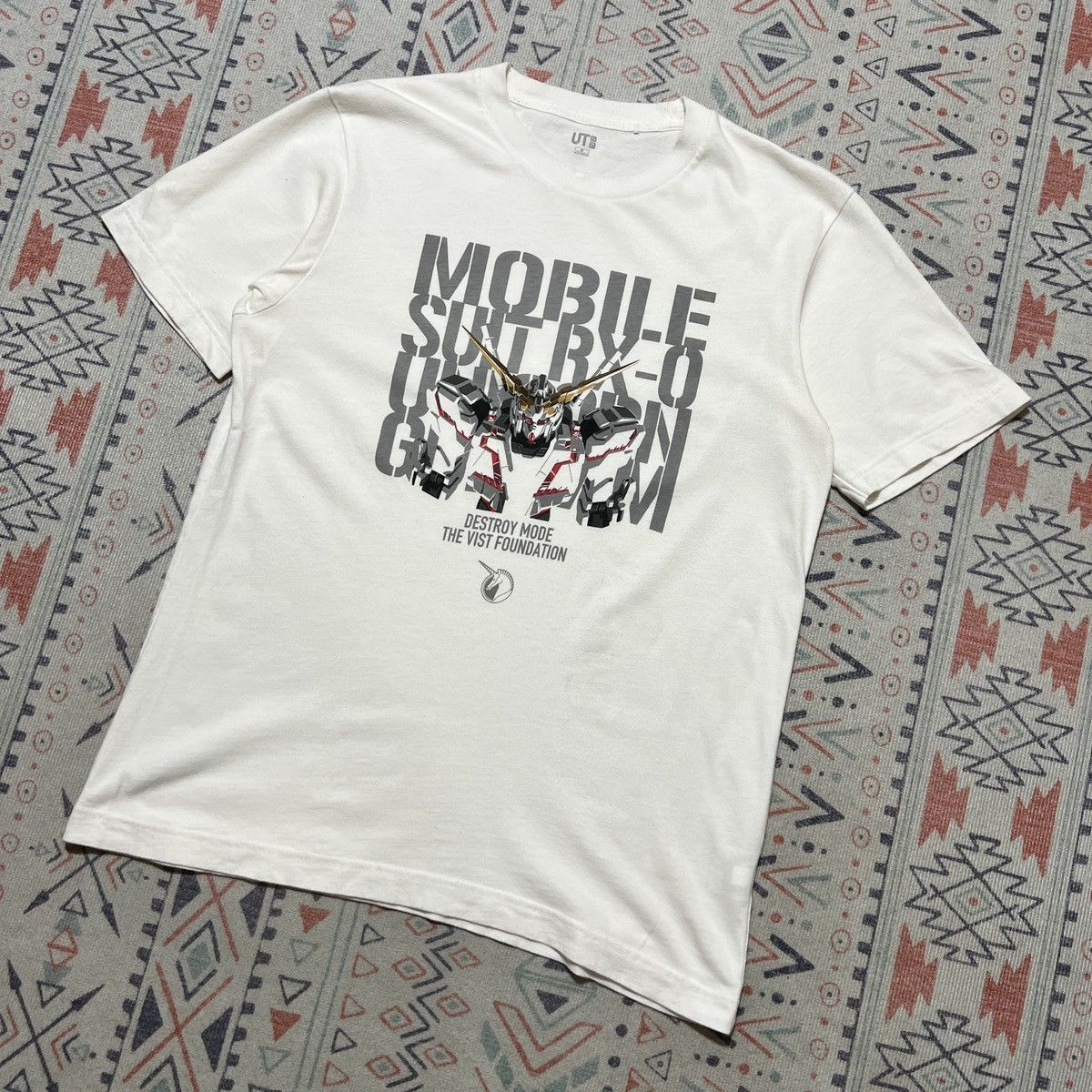 Anime Gundam Uniqlo Tshirt Size US M / EU 48-50 / 2 - 3 Thumbnail
