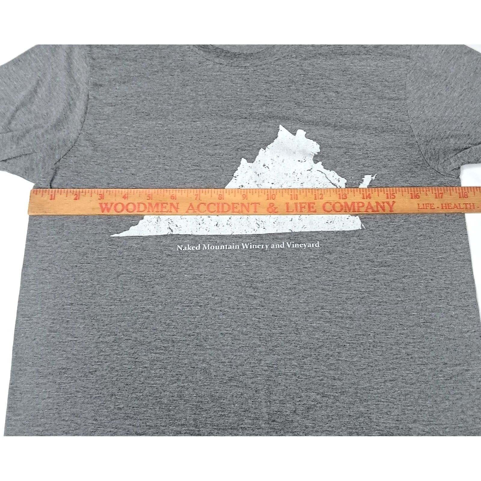 Vintage Naked Mountain Winery Shirt S Gray Cotton Blend District Men Short Sleeve Crew Neck Graphic Print T-Shirt Size US S / EU 44-46 / 1 - 5 Thumbnail