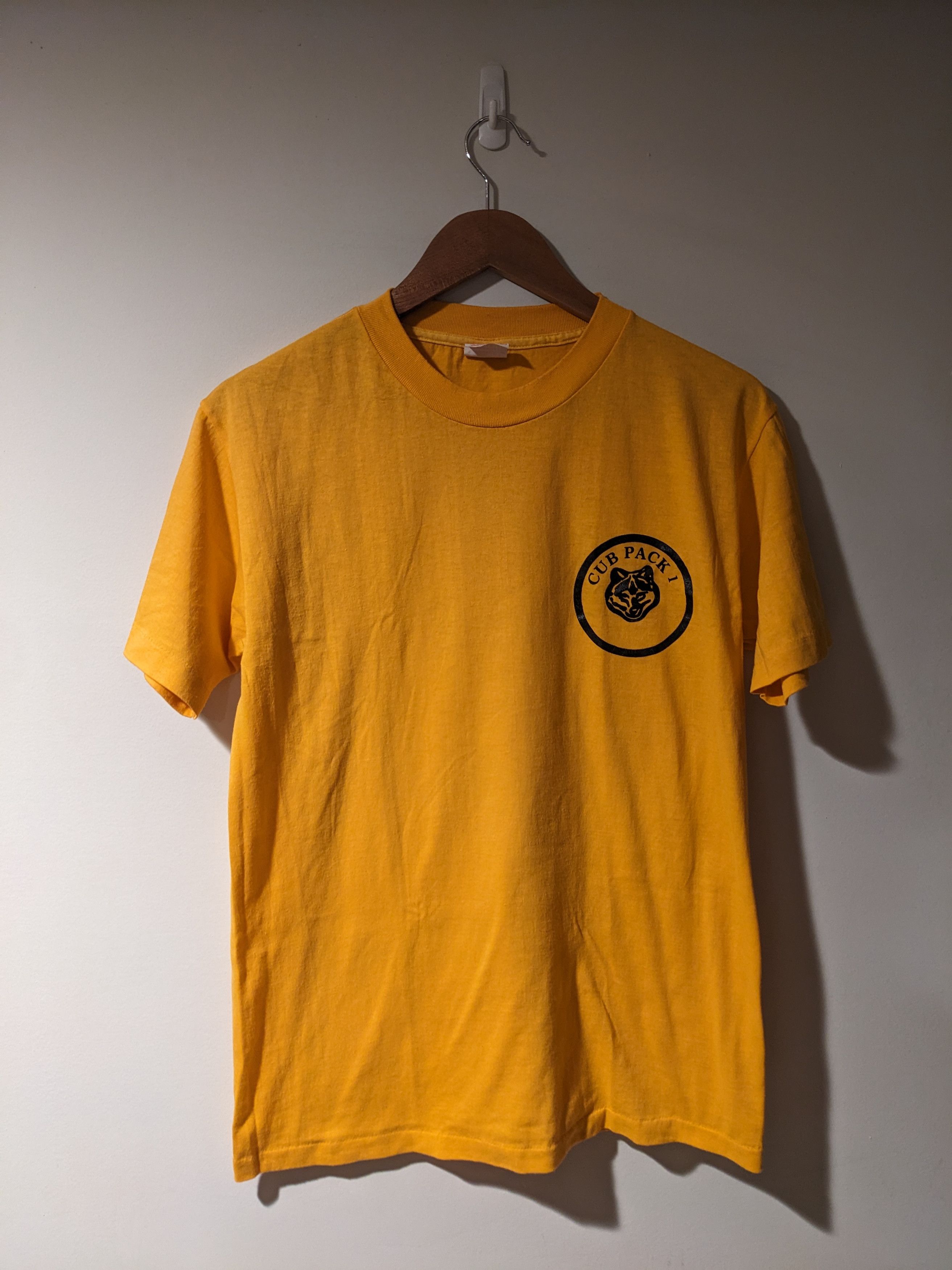 Vintage Vintage 80s Cub Scouts Pack 1 Wolf Logo Yellow Large T-Shirt Size US L / EU 52-54 / 3 - 1 Thumbnail