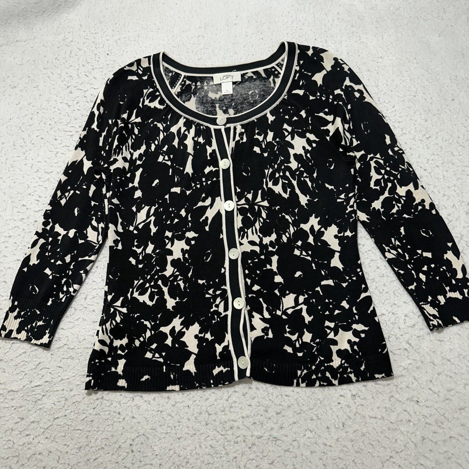 Loft LOFT Small Black Floral Button Front Cardigan Sweater Silk Size S / US 4 / IT 40 - 1 Thumbnail