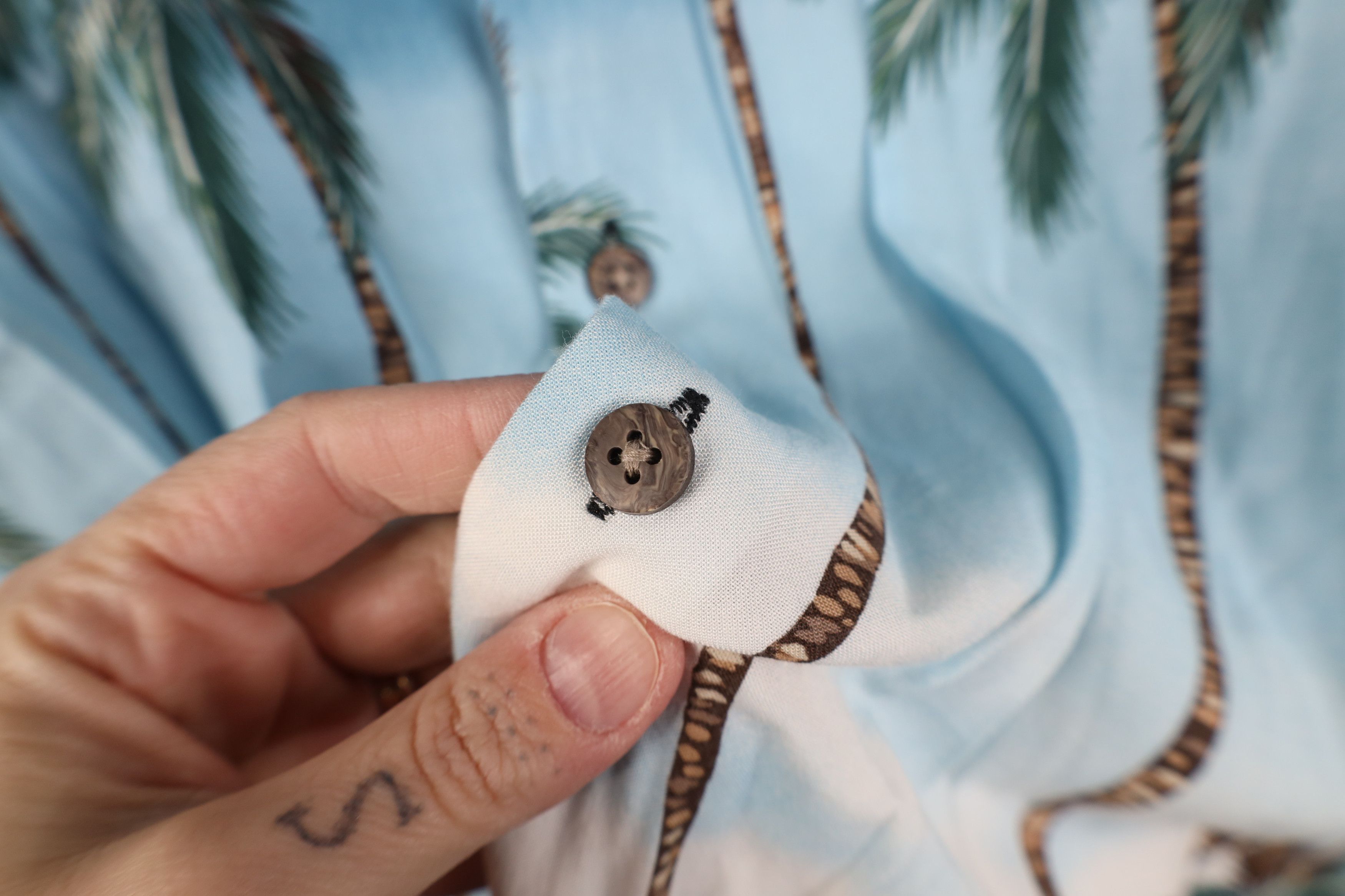 Vintage Vintage 90s Streetwear Palm Tree Beach Hawaiian Button Shirt Size US XXL / EU 58 / 5 - 7 Thumbnail