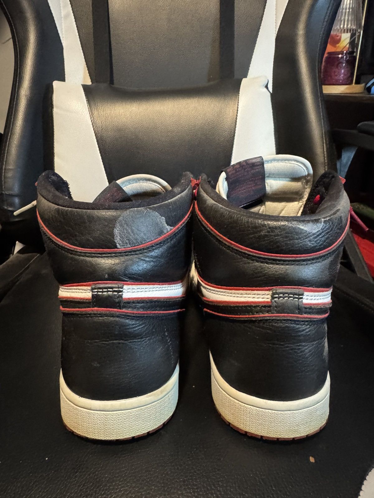 Jordan Brand Air Jordan 1 High OG “BloodLine” Size US 9 / EU 42 - 2 Thumbnail