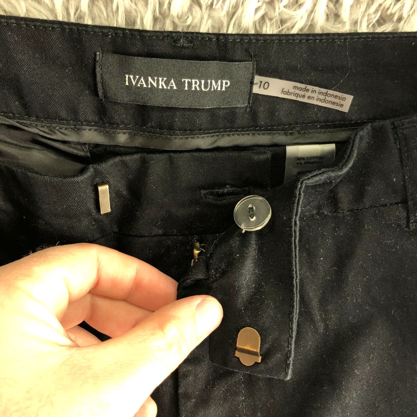 Vintage Ivanka Trump Bermuda Shorts Mid Rise Black Cotton Denim Womens Size 10 Size 24" / US 00 / IT 34 - 6 Thumbnail