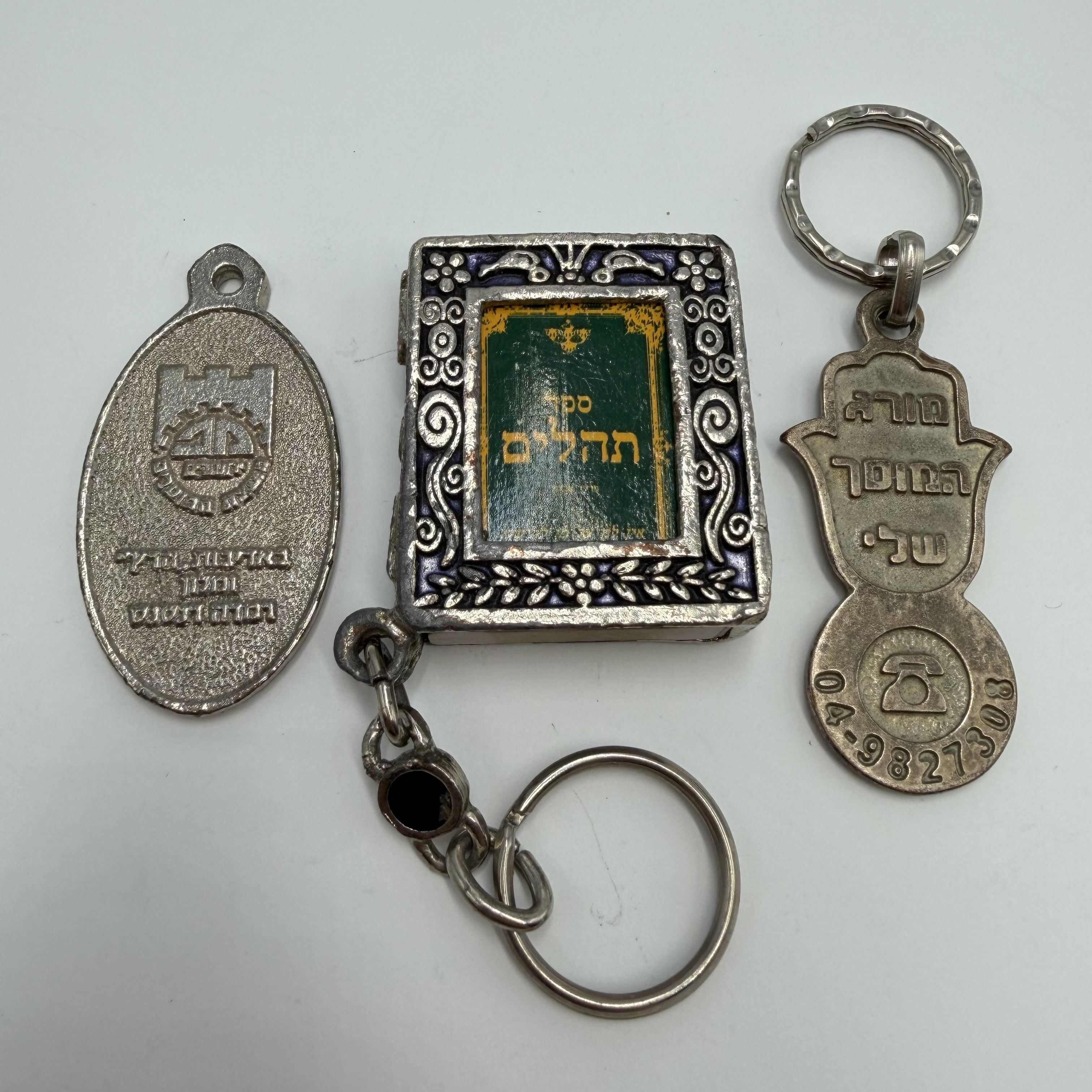 Vintage Vintage Lot of 3 Judaica Keychains Israel Tehillim Hamsa Size ONE SIZE - 1 Thumbnail