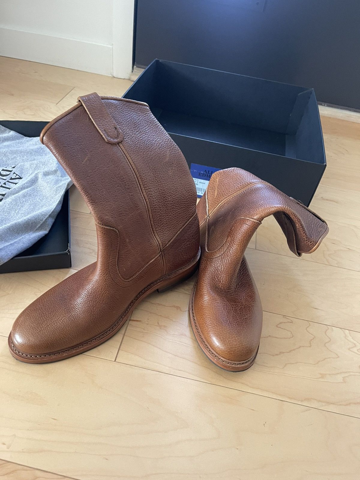 Allen Edmonds Dallas mens brown boots 9.5 new made in USA