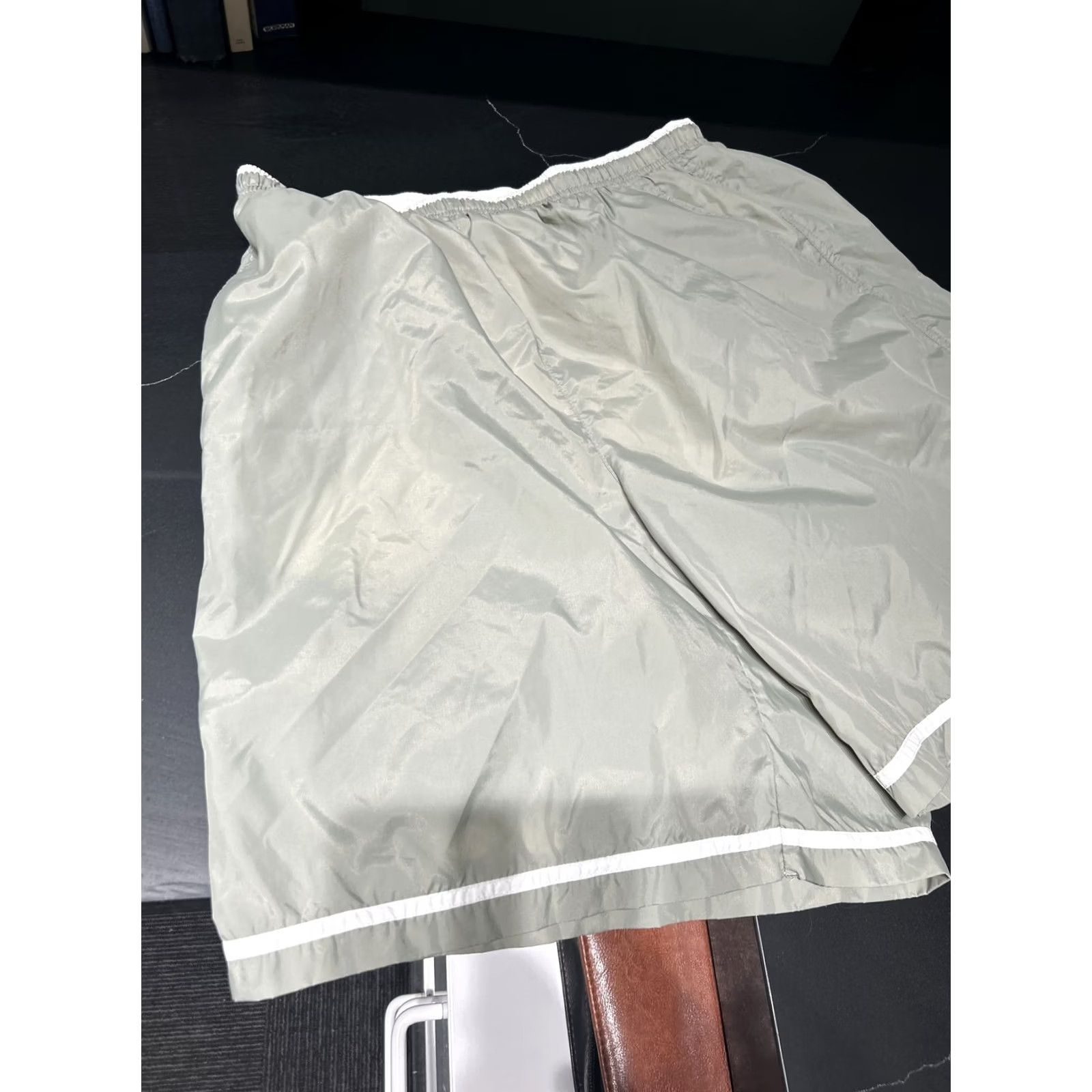 Nike VINTAGE Nike Gray White Athletic Run Swim Shorts Mens XL Lined 4” Inseam Neon Activewear Shorts Mens Size US 36 / EU 52 - 7 Thumbnail