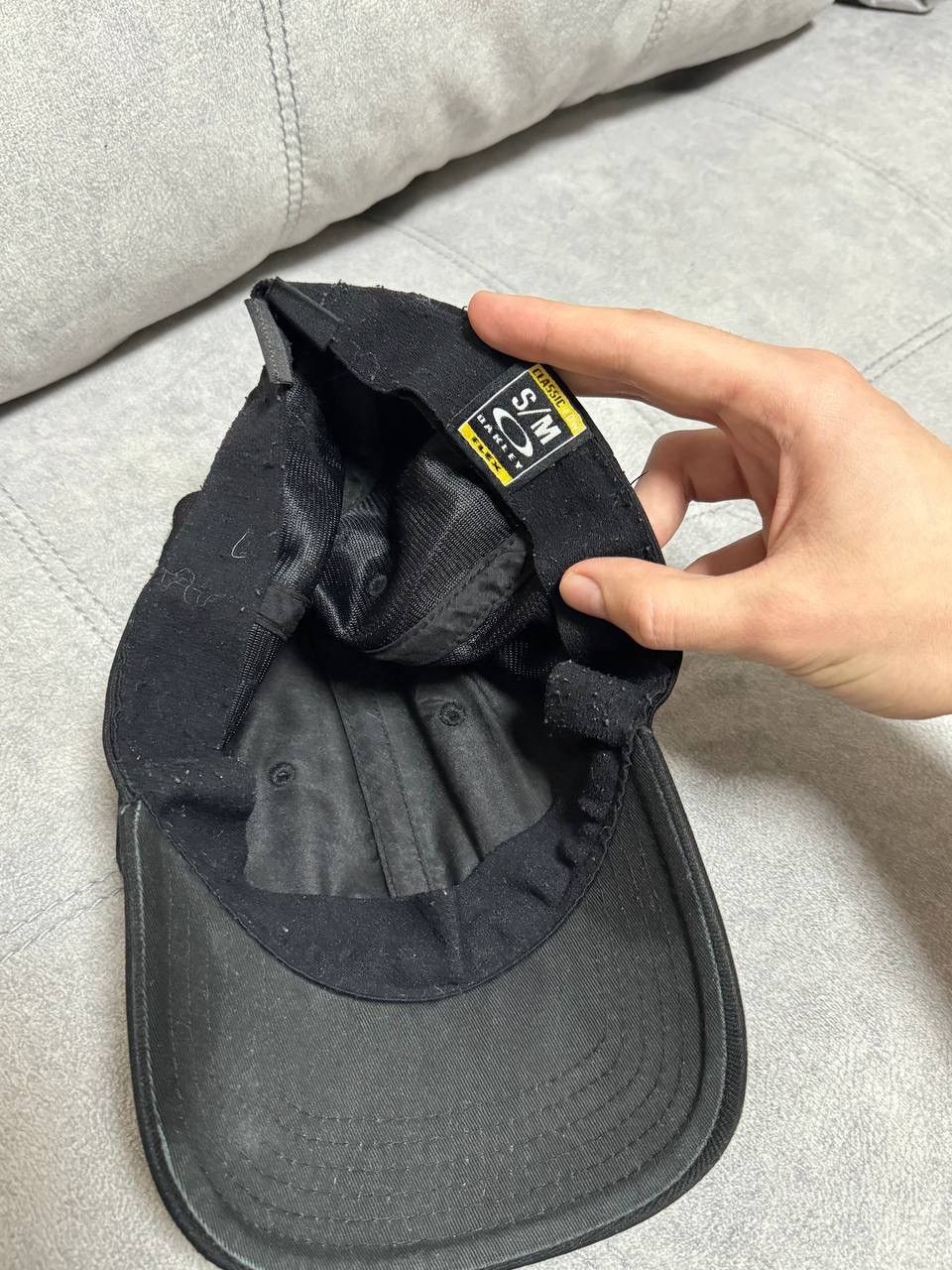 Oakley Vintage Oakley Metal Logo Black Cap Hat Retro Size 30 - 6 Thumbnail