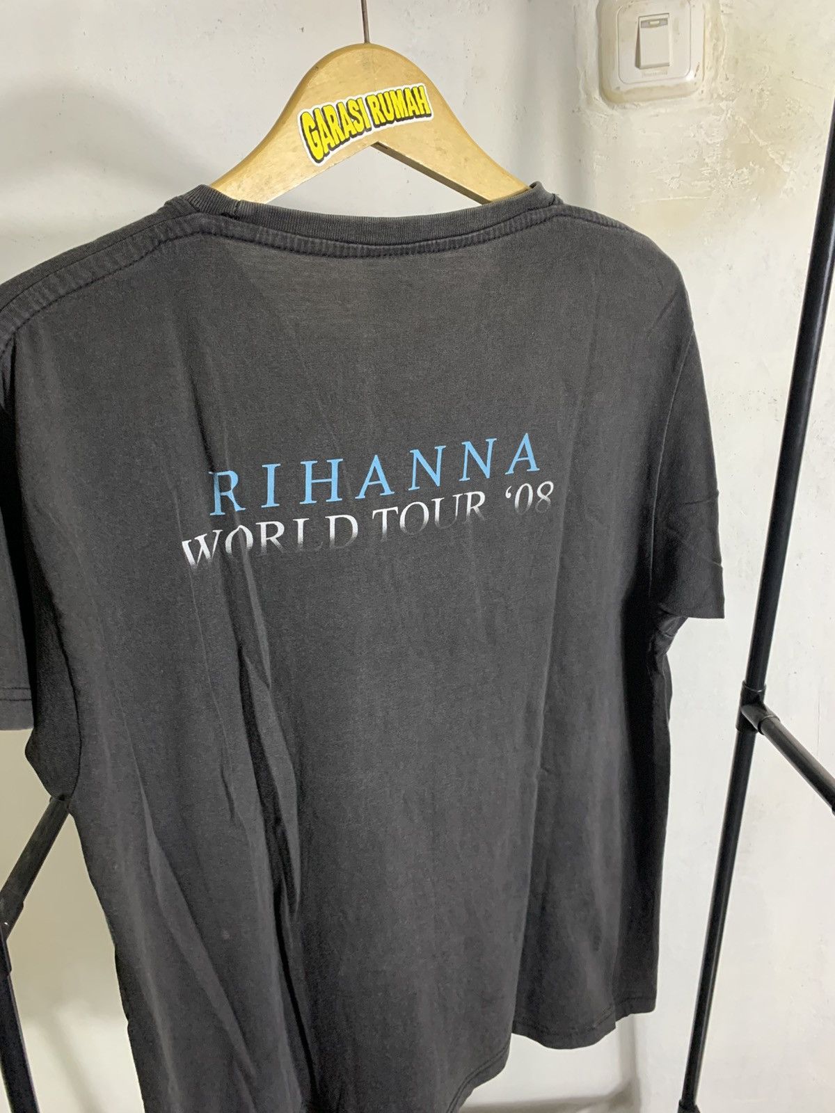 Vintage Vintage Rihanna Size US M / EU 48-50 / 2 - 5 Thumbnail