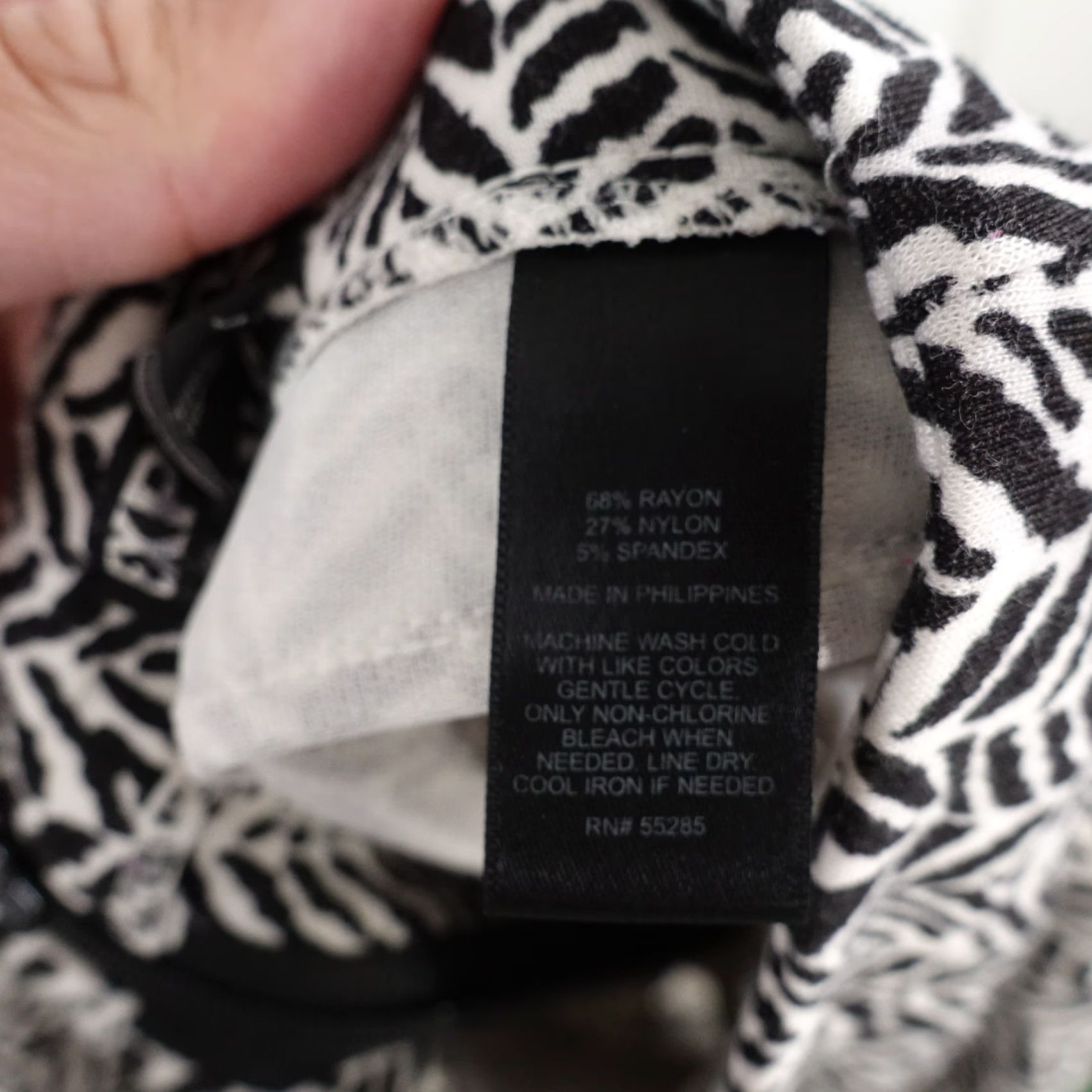 Express EXPRESS BLACK WHITE ANIMAL PRINT SKIRT WOMENS SIZE 0 Size 25" / US 0 / IT 36 - 6 Thumbnail