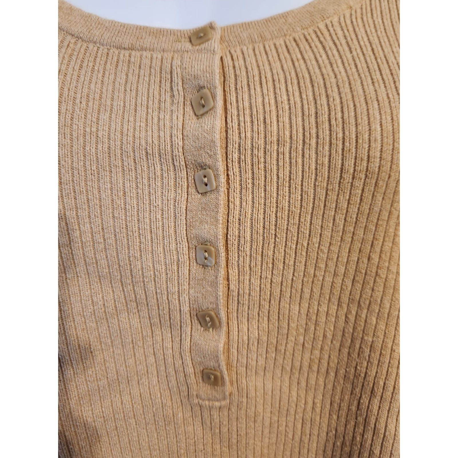 Liz Claiborne Liz Claiborne Shirt 3X Beige Henley Knit Top Women 3/4 Sleeve Size XXL / US 16-18 / IT 52-54 - 2 Thumbnail