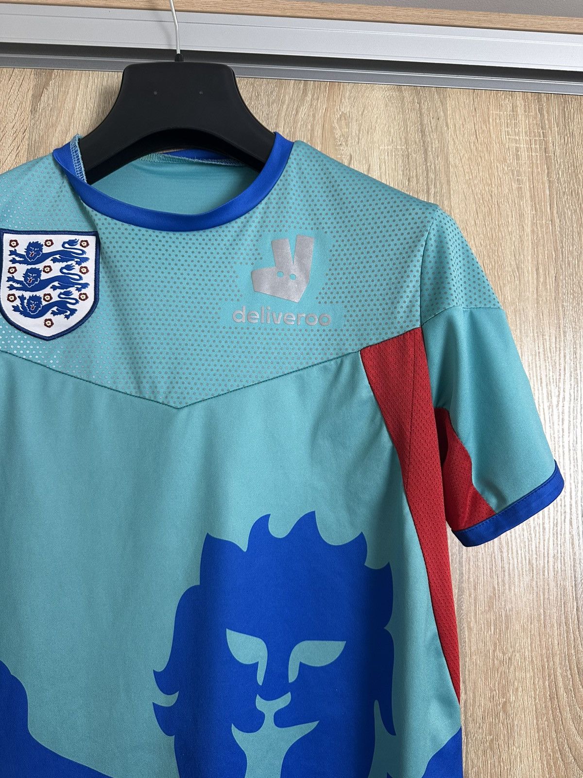 Vintage 🔥 England Deliveroo Football Soccer Jersey T Shirt Size US M / EU 48-50 / 2 - 2 Thumbnail