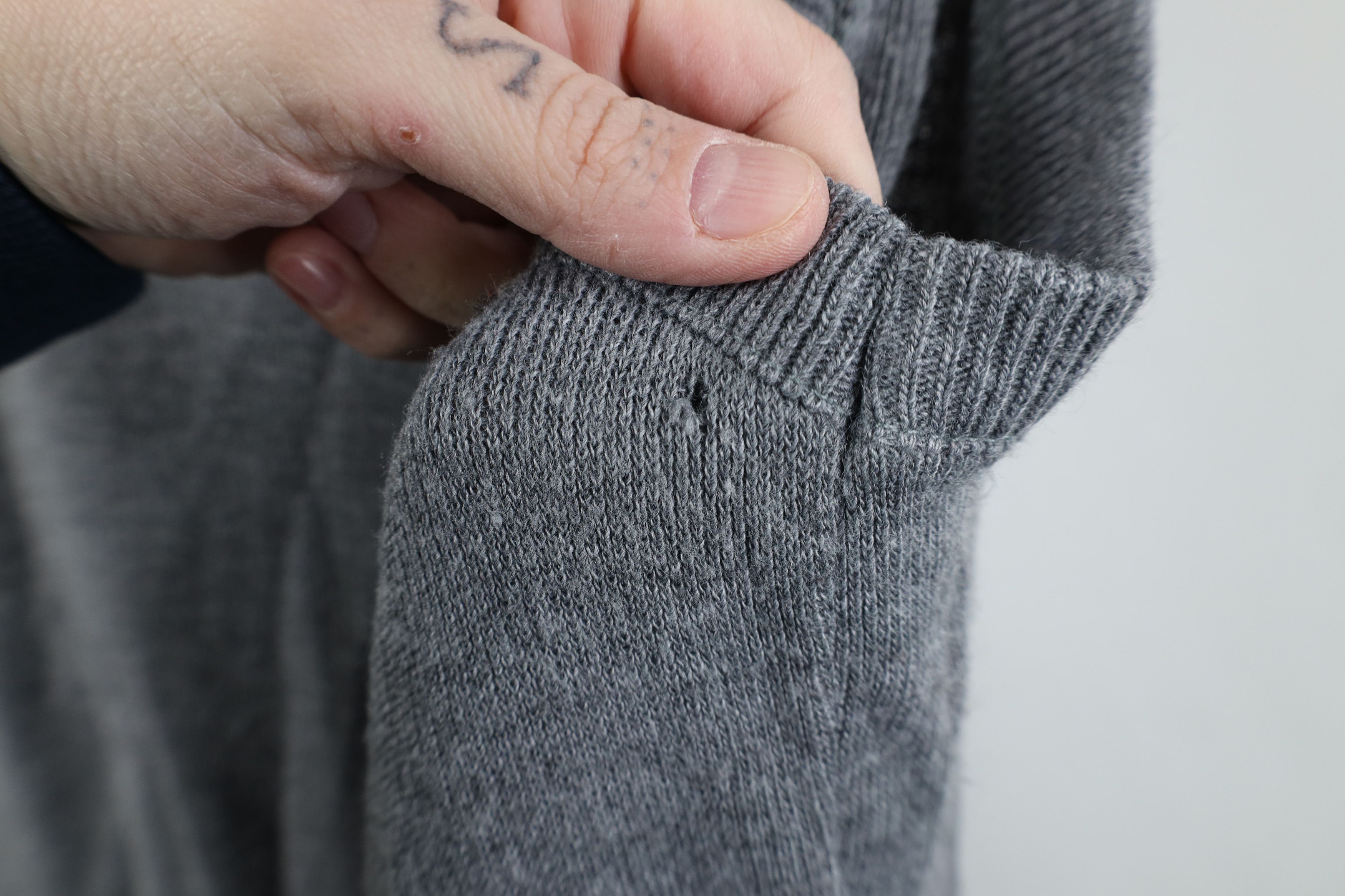Vintage Vintage 70s Streetwear Blank Knit Sweater Vest Gray USA Size L / US 10 / IT 46 - 8 Thumbnail