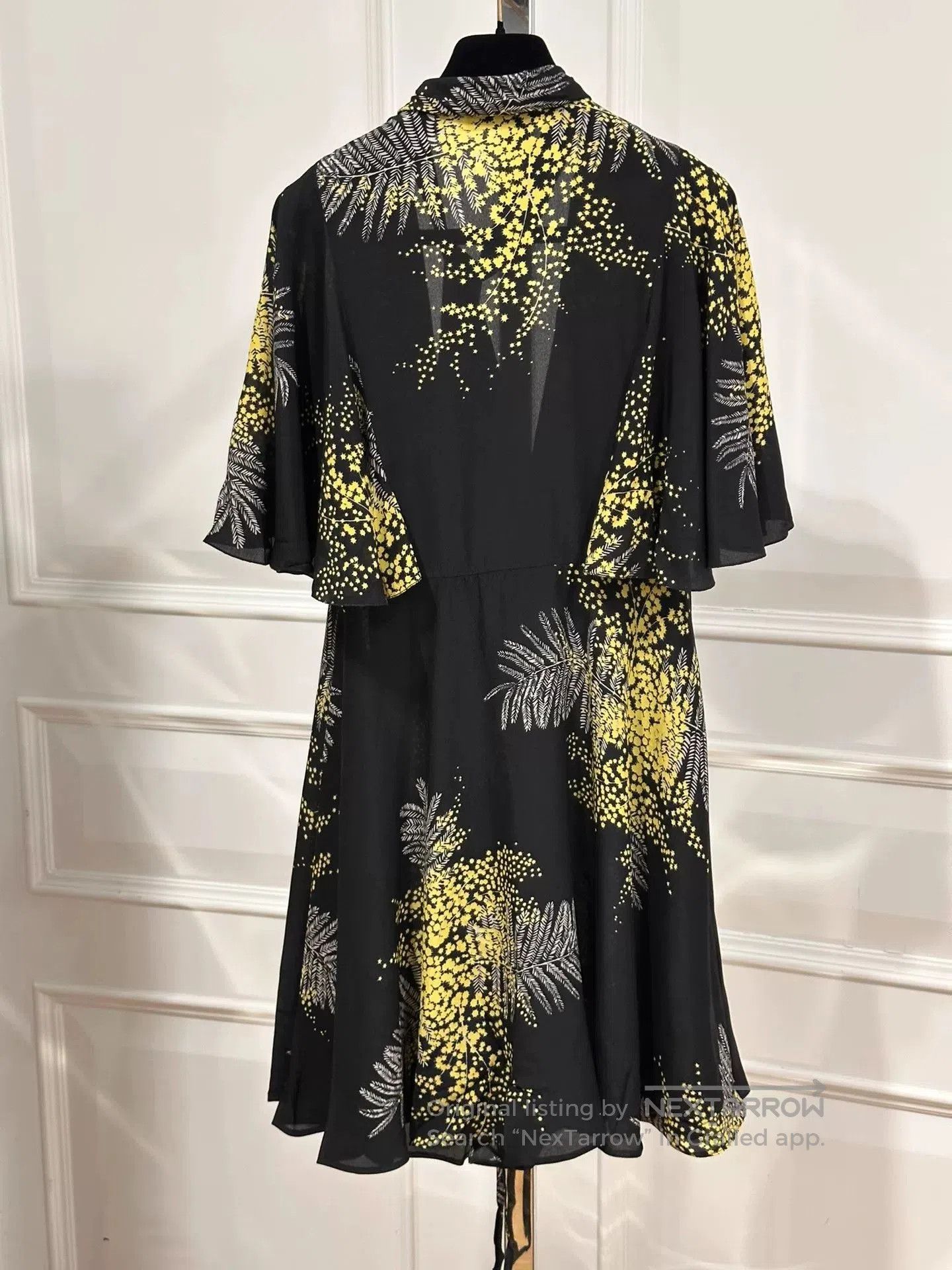 Valentino Valentino Silk Short. Size S / US 4 / IT 40 - 2 Thumbnail
