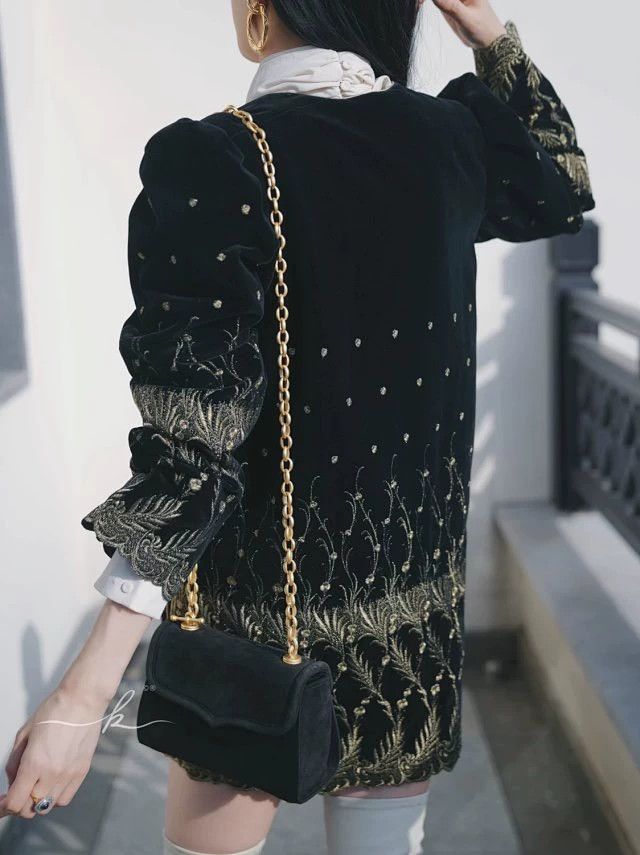 Emanuel Ungaro Emanel Ungaro Vintage Velvet Embroidered Buttoned Jacket Size S / US 4 / IT 40 - 5 Thumbnail