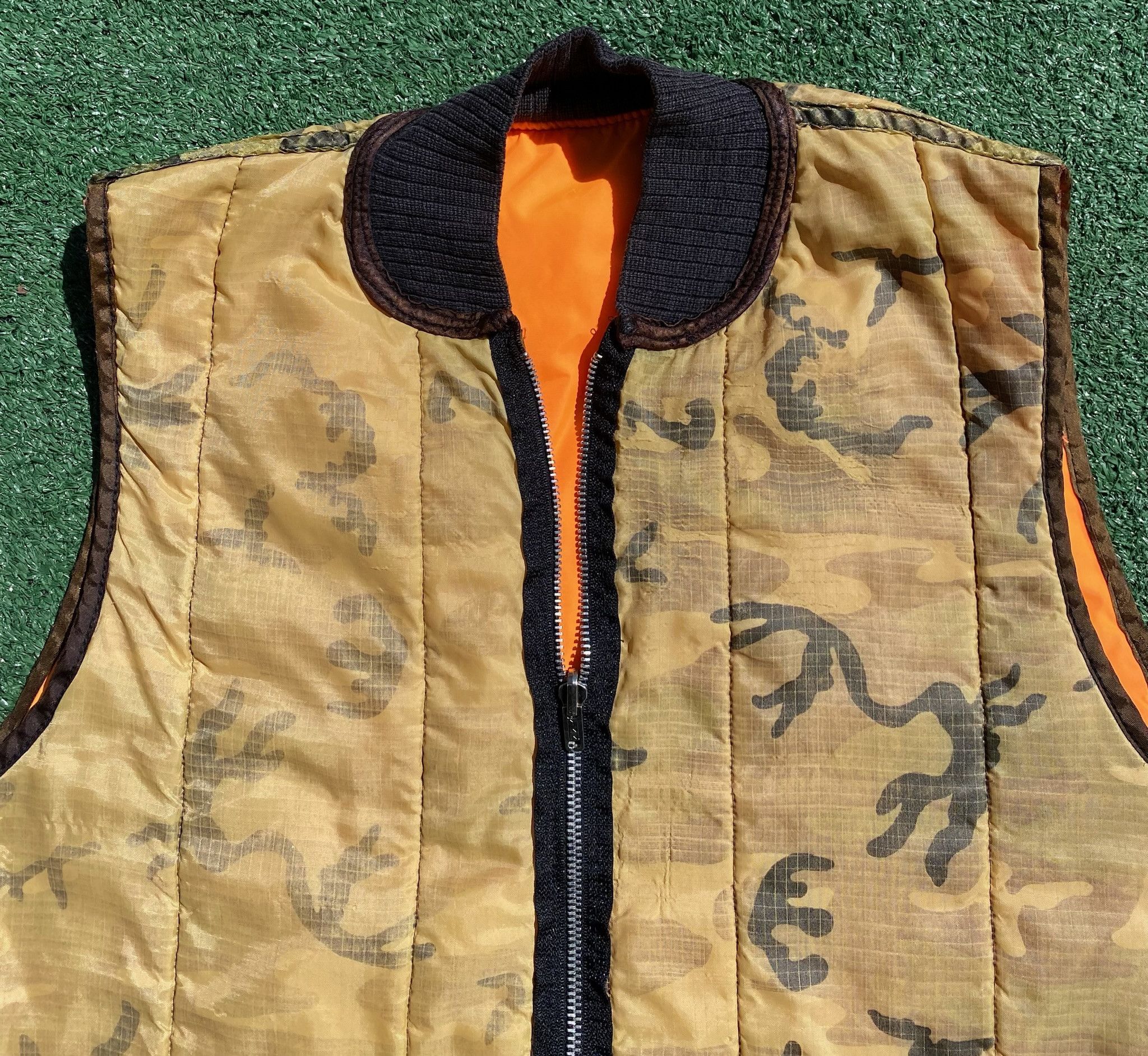 Vintage 80s Orange Camo Camouflage Reversible Distressed Vest Large Size US L / EU 52-54 / 3 - 2 Thumbnail