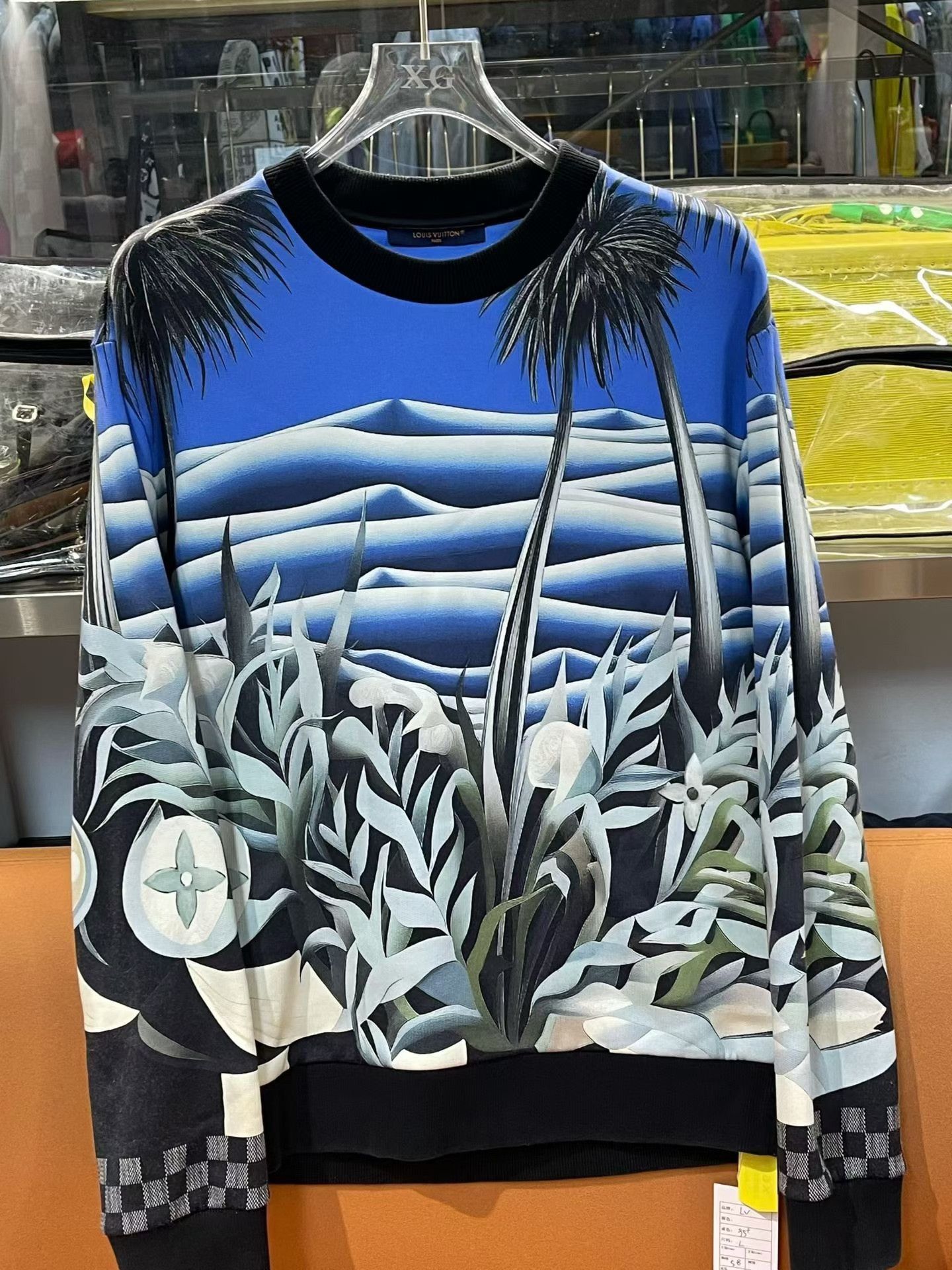 Louis Vuitton Louis Vuitton SS24 Graphic Print Crewneck Sweatshirt Size US L / EU 52-54 / 3 - 1 Thumbnail