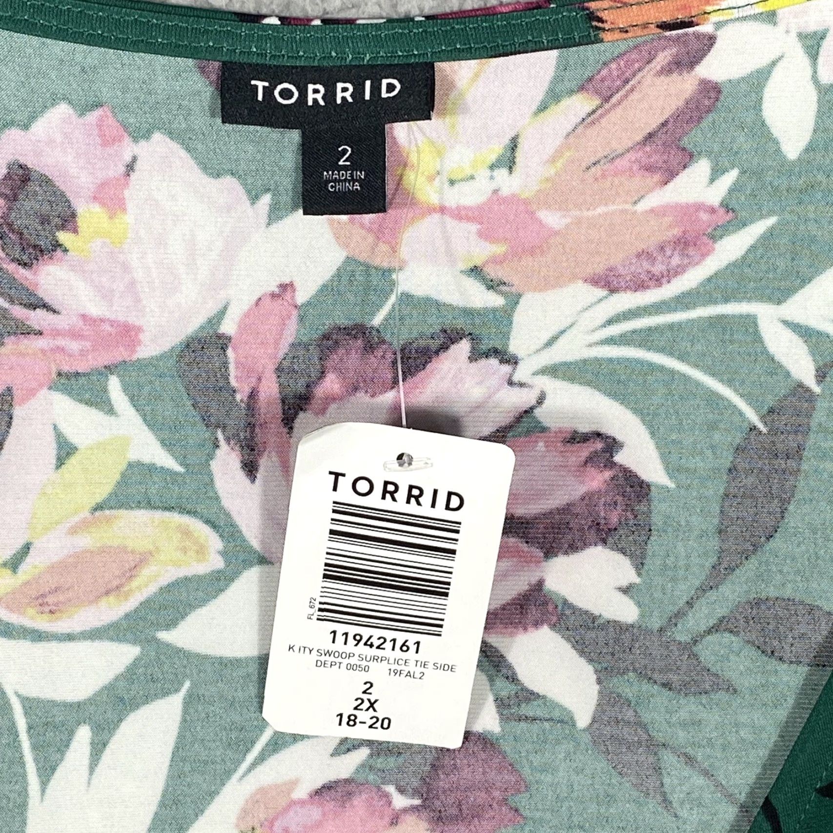 Torrid Torrid Women's Blouse Surplice Wrap Floral Green Size 2X Plus V-Neck Short Sleeve Side Tie Bohemian City Floral Accents Women Size XXL / US 16-18 / IT 52-54 - 7 Thumbnail