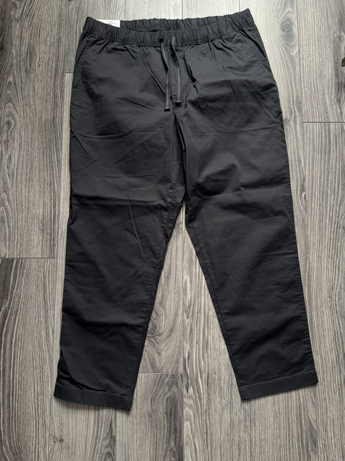 Uniqlo UNIQLO Men's Cotton Relaxed Ankle Pants in Dark Gray XL. Size US 36 / EU 52 - 2 Thumbnail