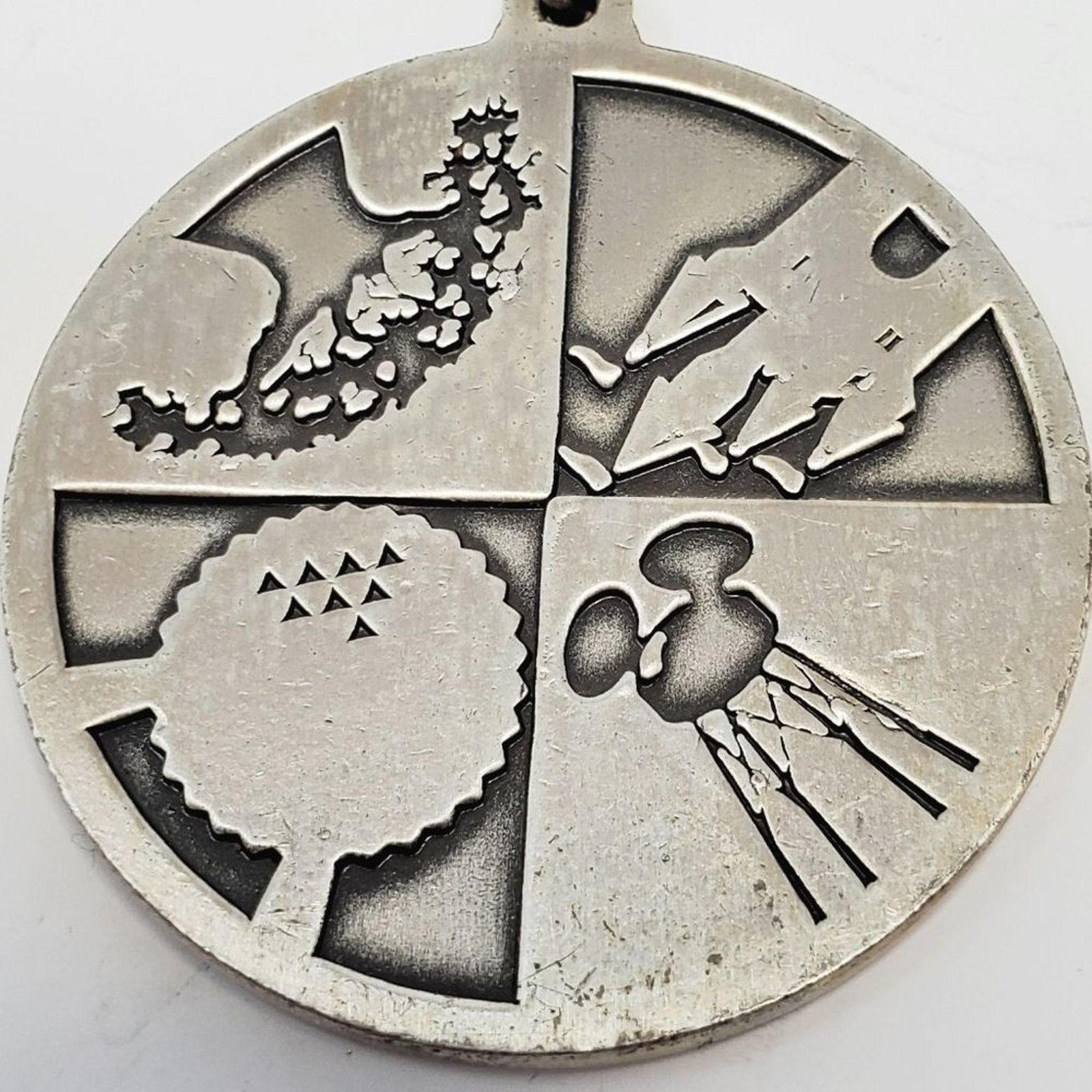 Disney Walt Disney World 2000 Celebrate the Future Keychain NWT Size ONE SIZE - 10 Thumbnail