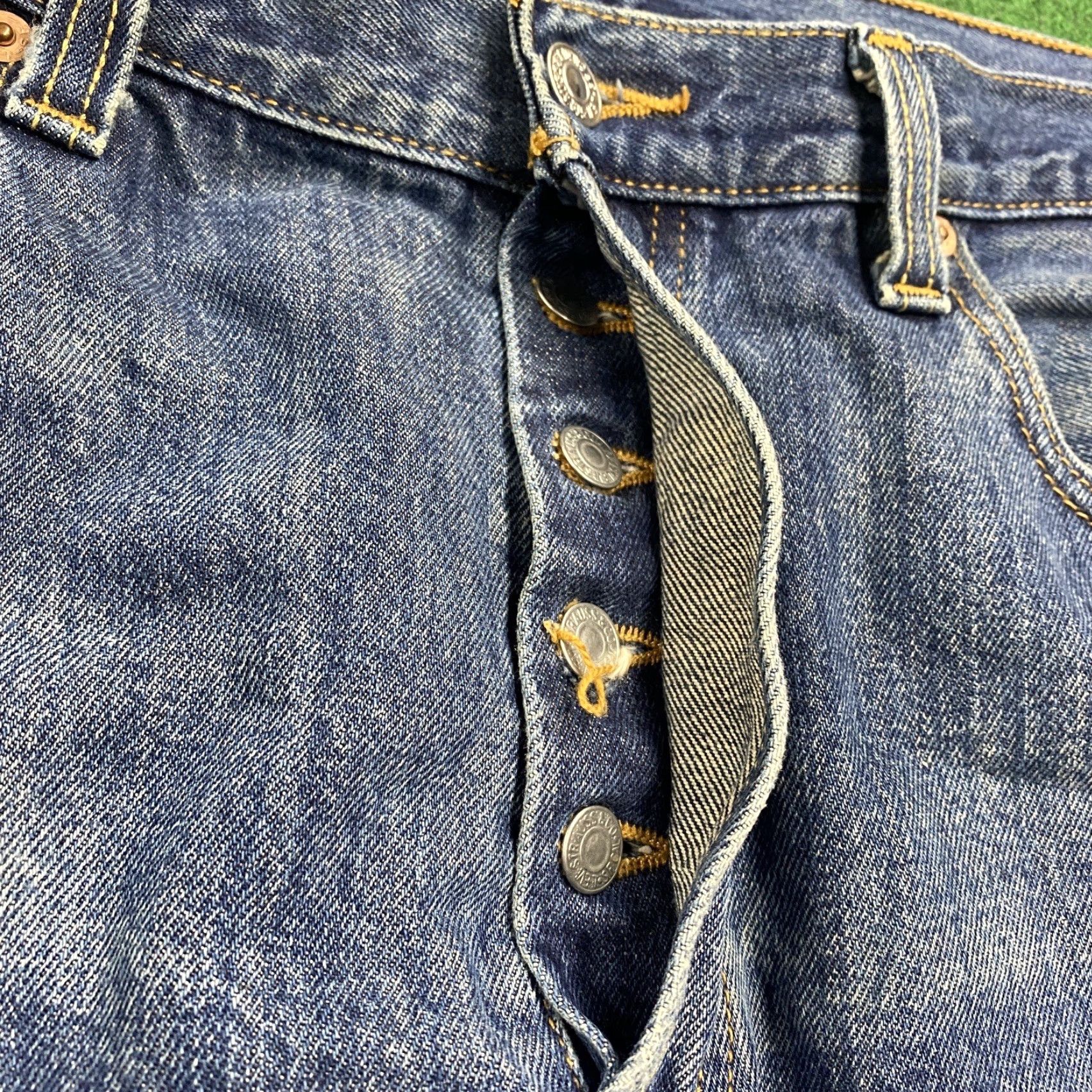 Levi's VINTAGE Levi's 501 Jeans Mens 34 Blue 90S Denim Medium Wash Button Fly Classic Straight 5-Pocket USA Cowboy Western logo blue Mens Regular 34x29 Size US 34 / EU 50 - 4 Thumbnail