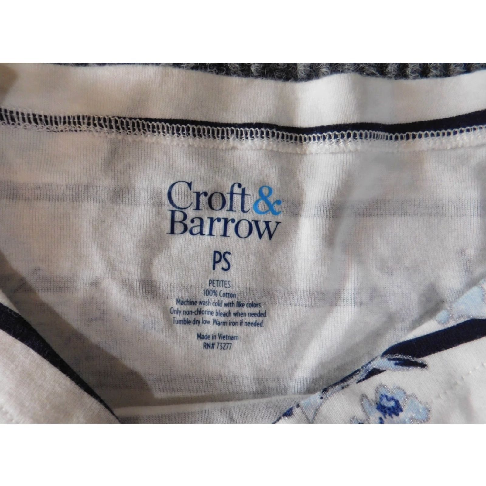 Croft & Barrow Croft & Barrow Womens Blouse PS Petites blue floral striped shirt Size S / US 4 / IT 40 - 4 Thumbnail