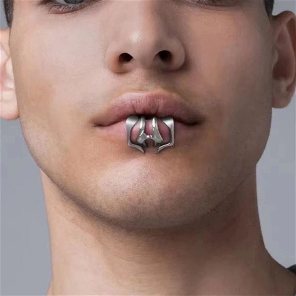 Japanese Brand Punk Gothic Style Metal Lip Clip Spike Teeth Size ONE SIZE - 1 Thumbnail
