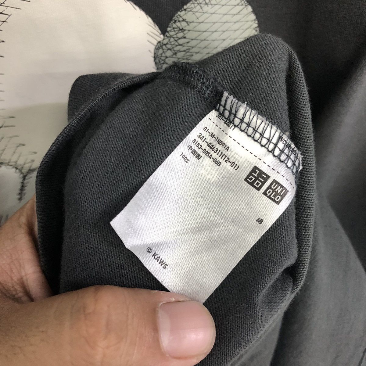 Kaws KAWS Tokyo First X Uniqlo Graphic Tshirt Size US L / EU 52-54 / 3 - 14 Thumbnail